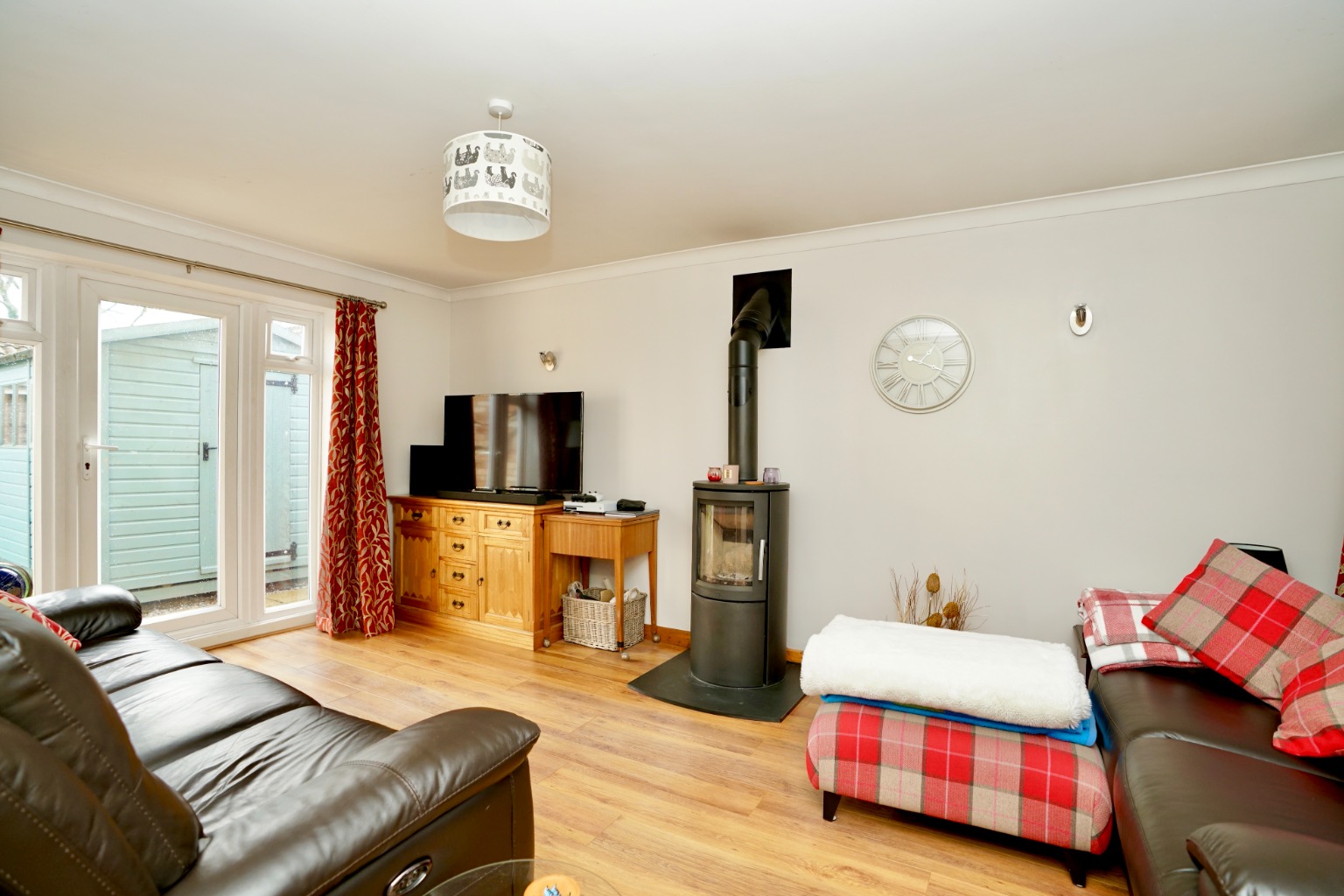 3 bed detached house for sale in Elizabethan Way, Huntingdon 2