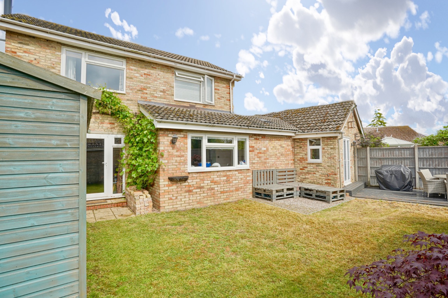 3 bed detached house for sale in Elizabethan Way, Huntingdon 3