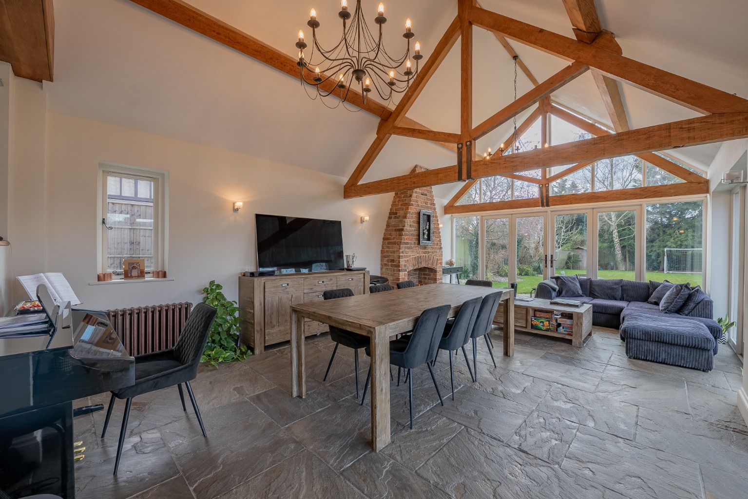 6 bed detached house for sale in Ermine Street, Huntingdon 4