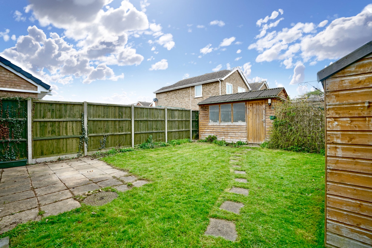 3 bed detached house for sale in The Trundle, Huntingdon 3