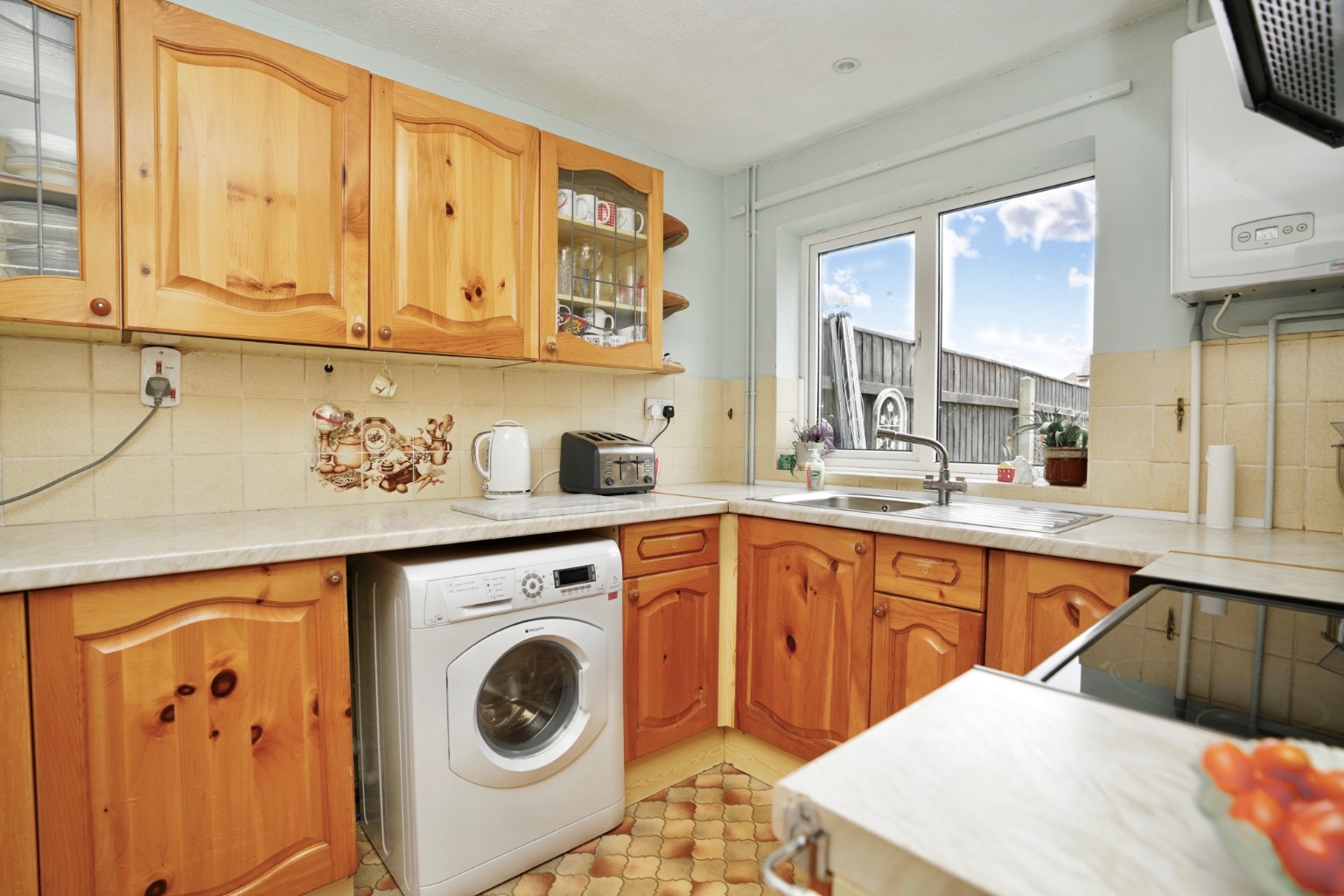 3 bed end of terrace house for sale in Edinburgh Drive, St. Ives 2