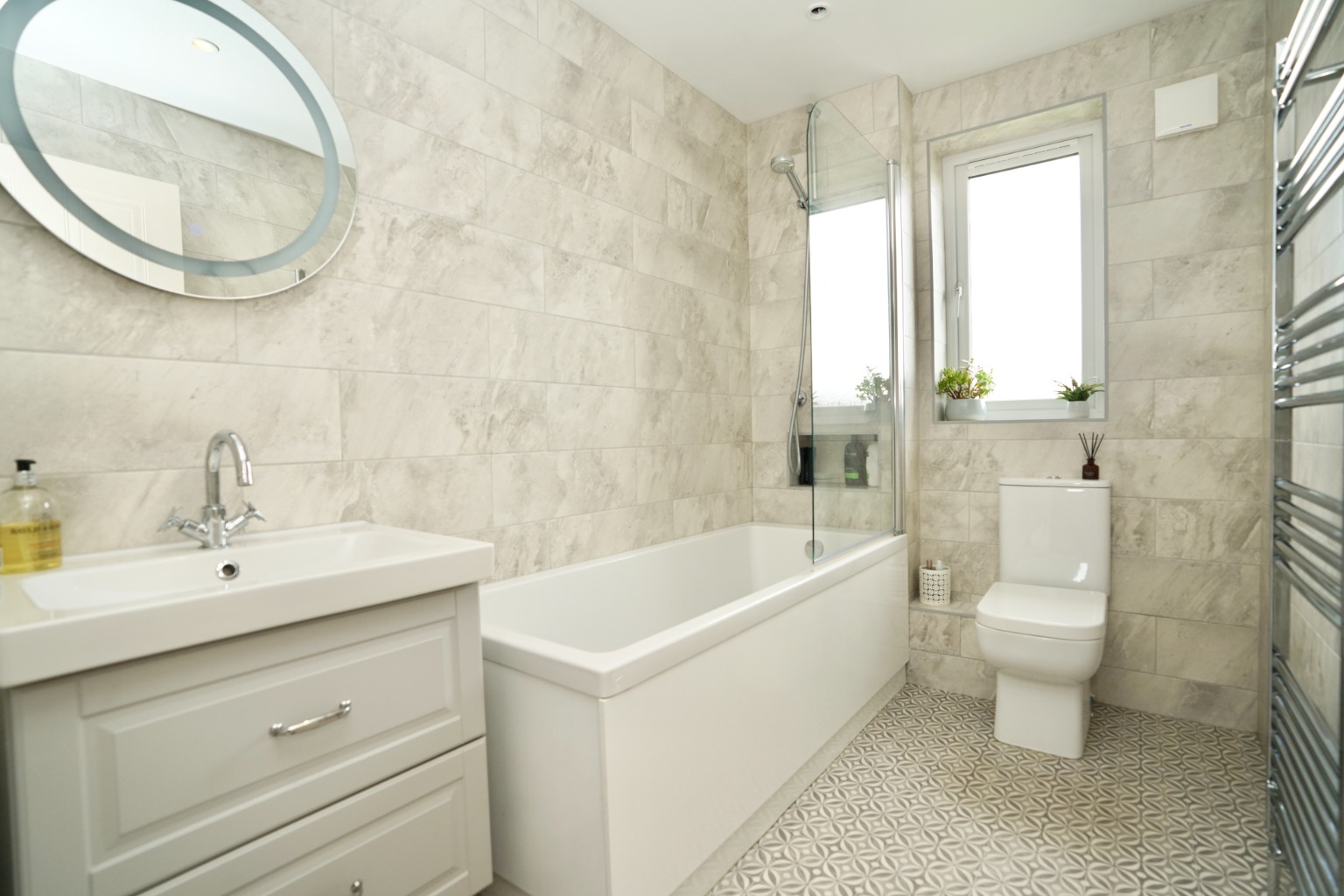 4 bed detached house for sale in The Sycamores, Huntingdon 9