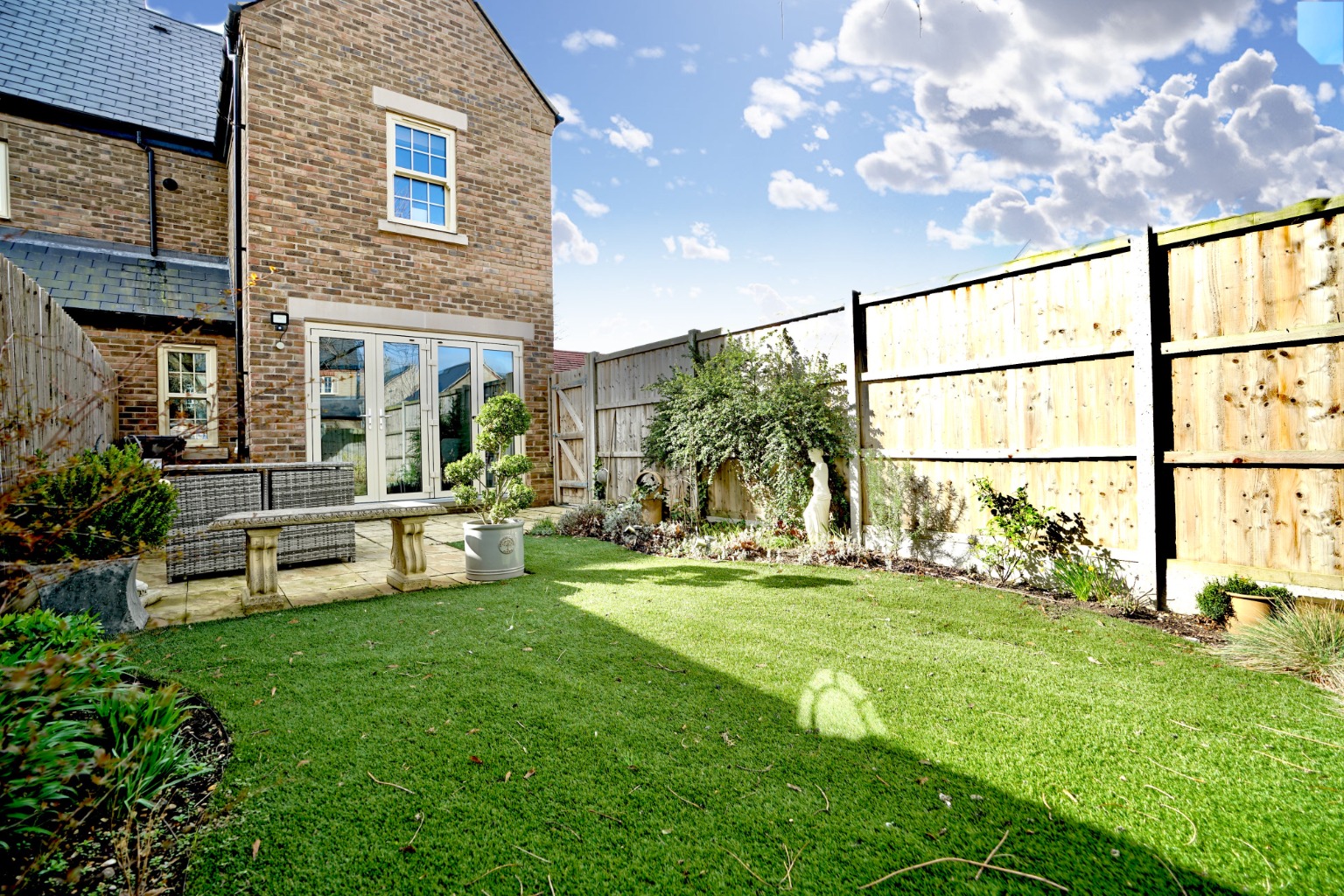 2 bed end of terrace house for sale in Stocker Close, Huntingdon 9