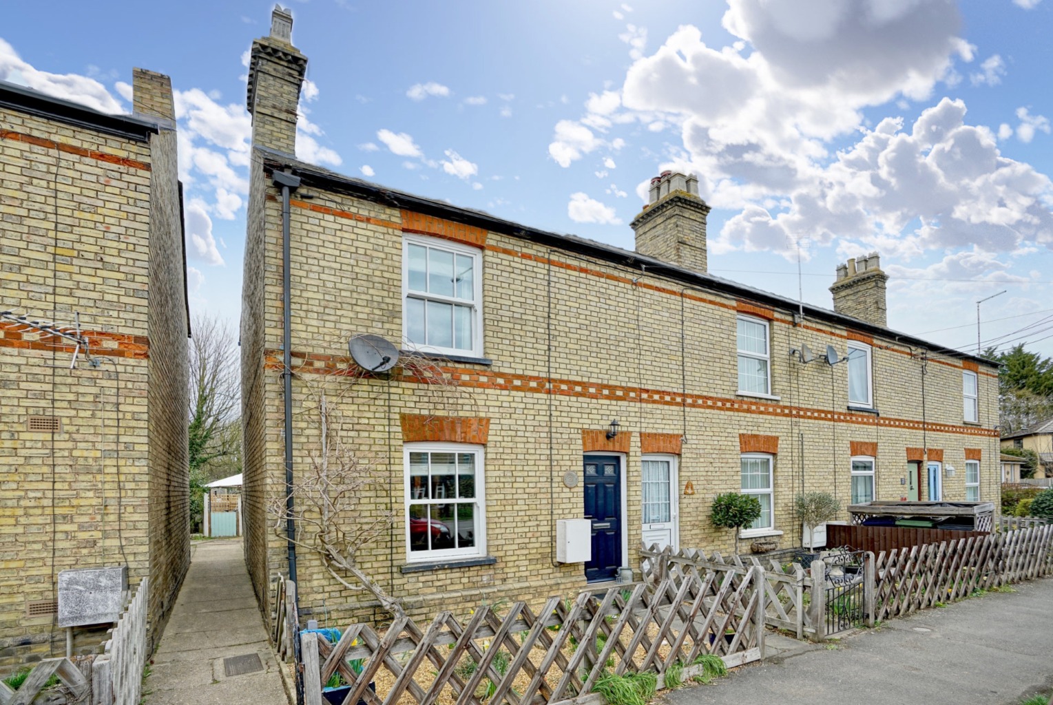 2 bed end of terrace house for sale in Cambridge Road, Huntingdon, PE29