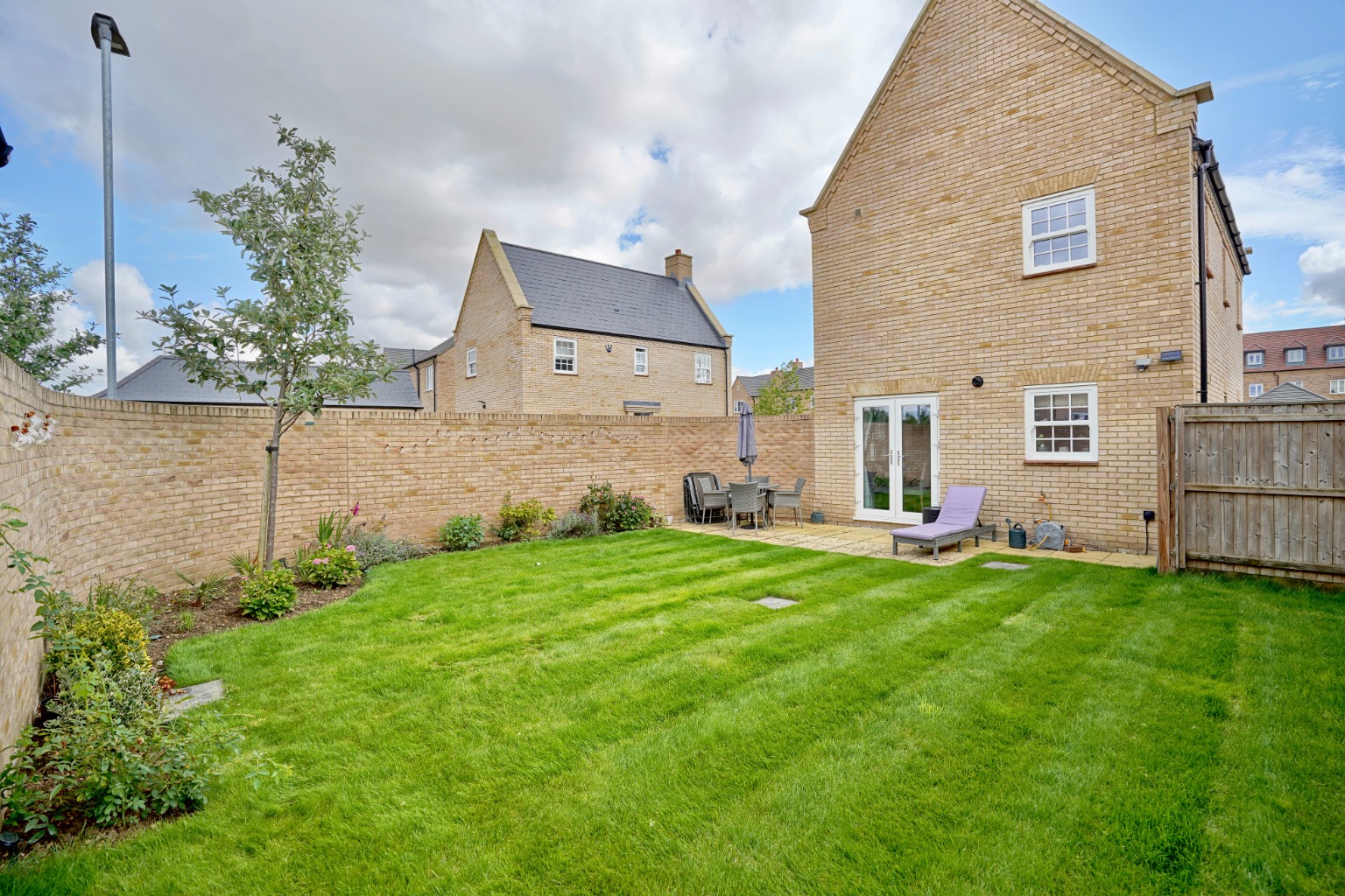 3 bed detached house for sale in Somning Close, Huntingdon 3