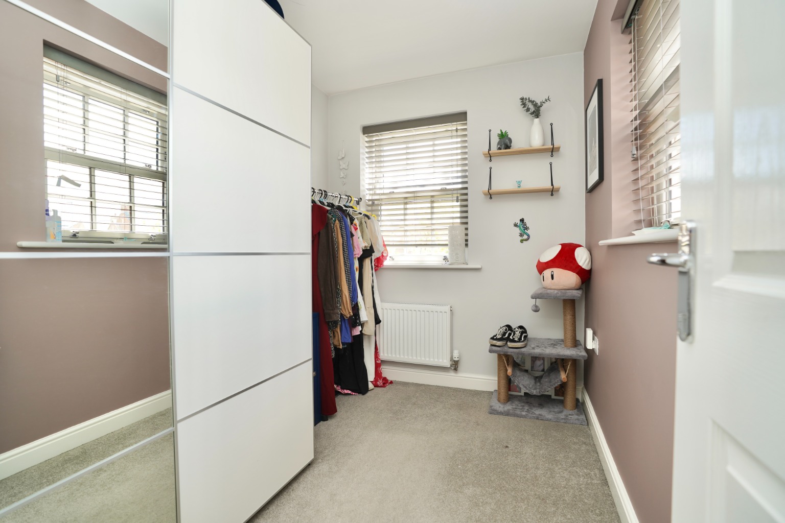 3 bed detached house for sale in Somning Close, Huntingdon 9