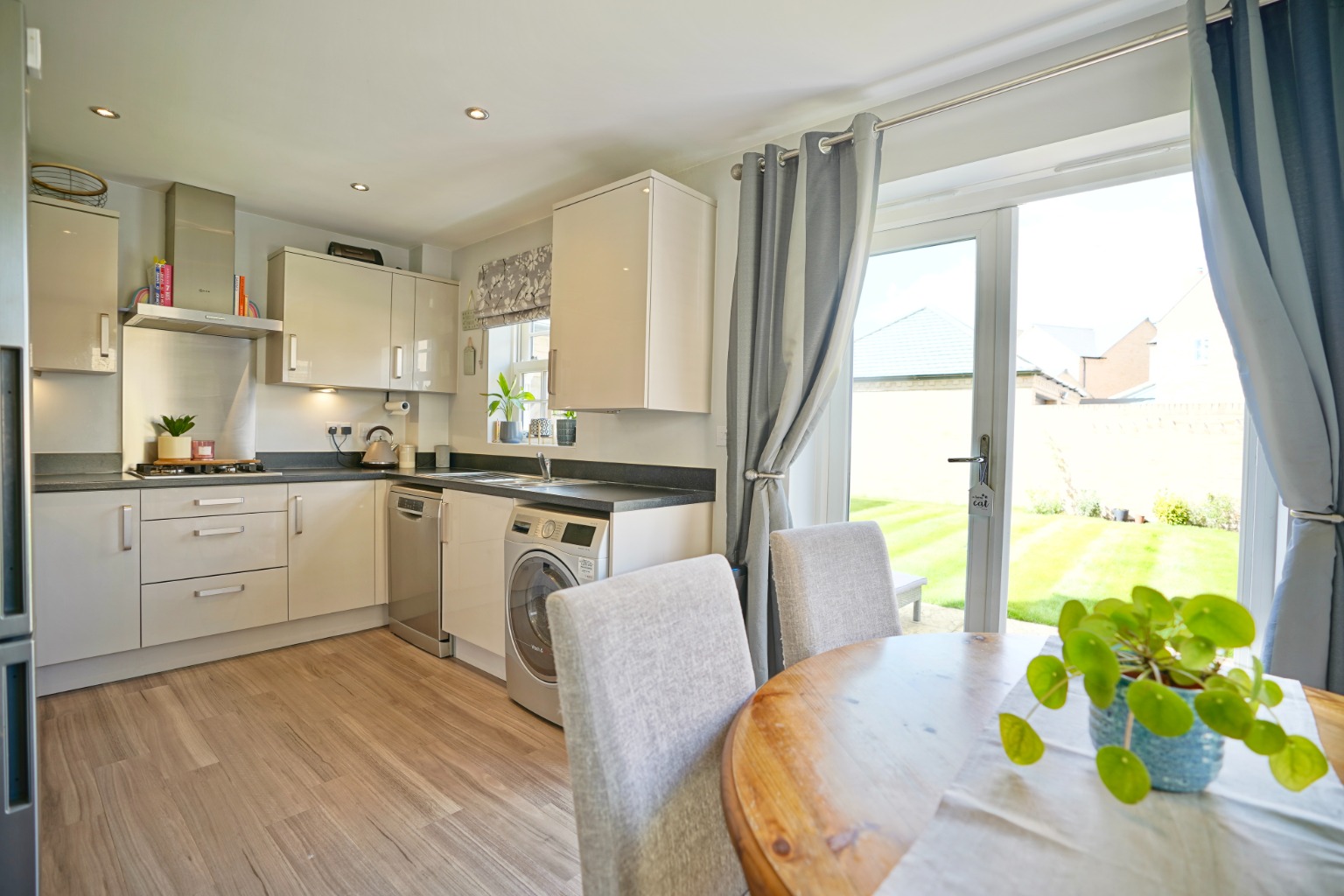 3 bed detached house for sale in Somning Close, Huntingdon 4