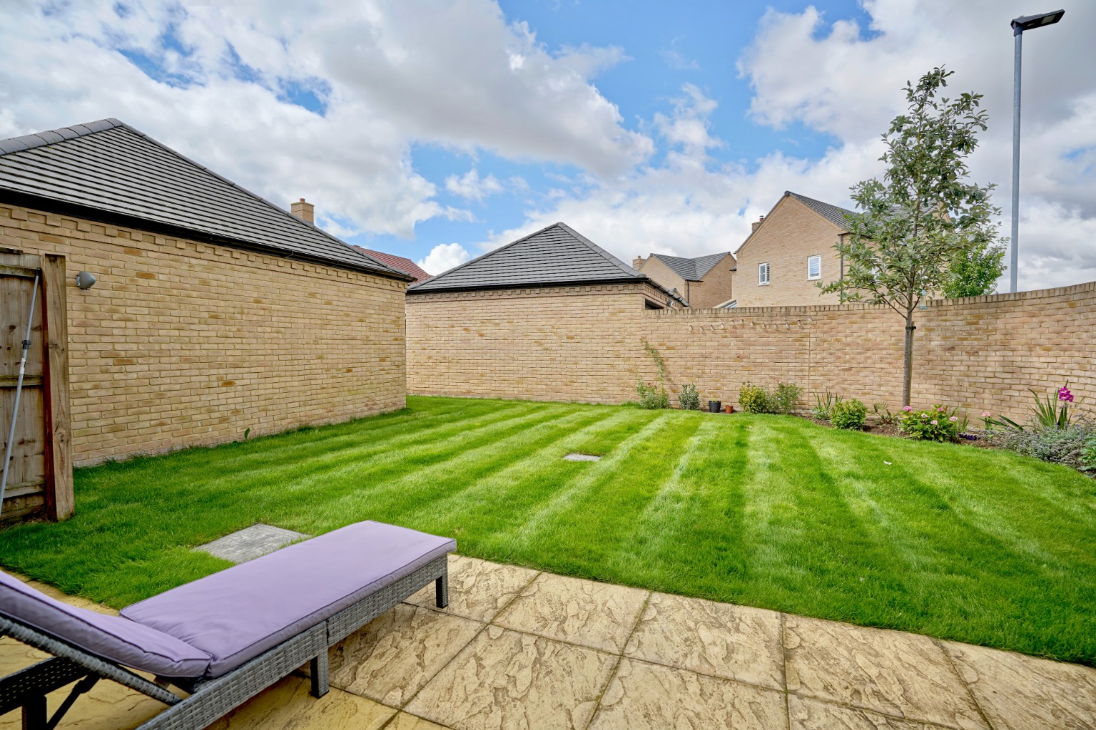 3 bed detached house for sale in Somning Close, Huntingdon 11