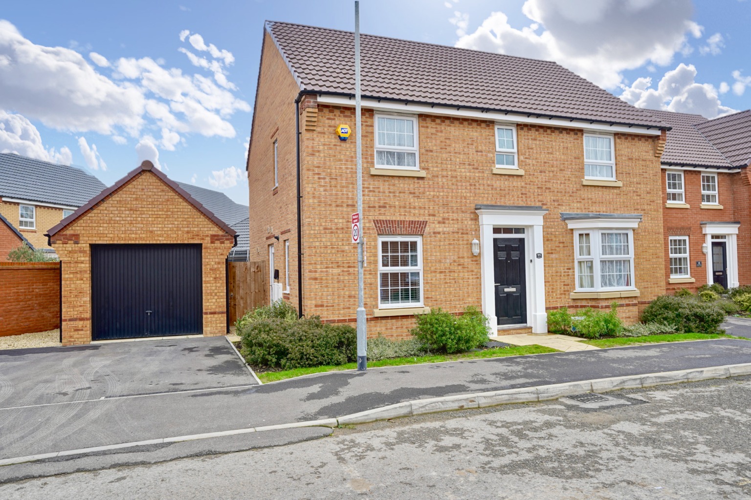 4 bed detached house for sale in Saxon Way, Huntingdon  - Property Image 2