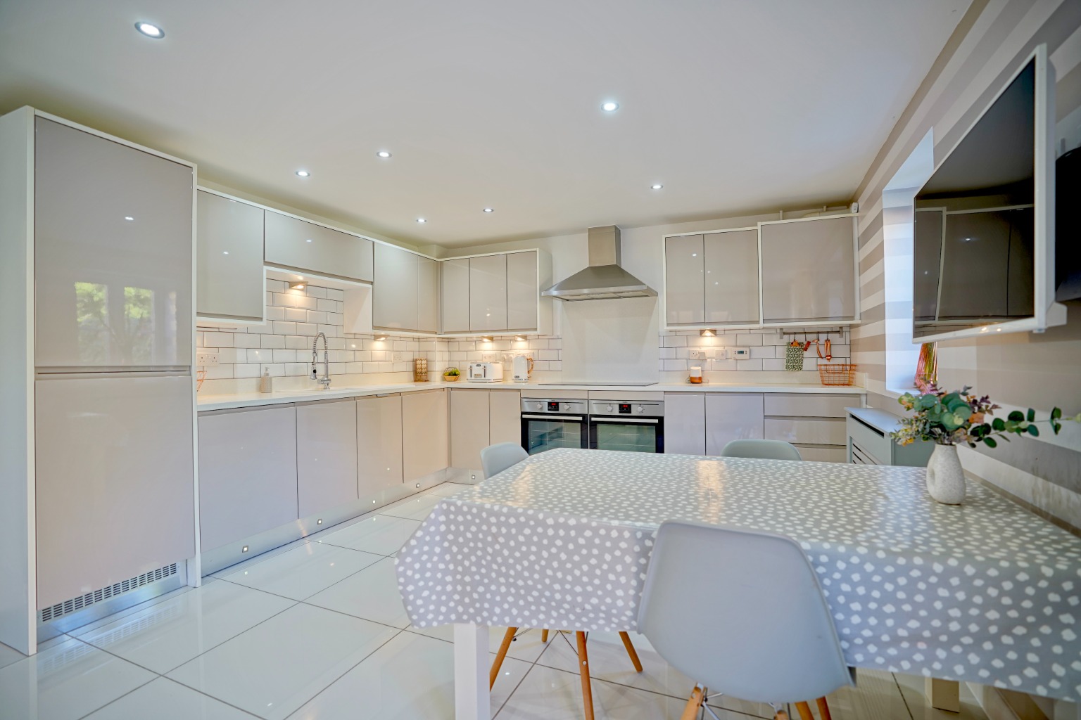 4 bed detached house for sale in Dairy Lane, Cambridge  - Property Image 2