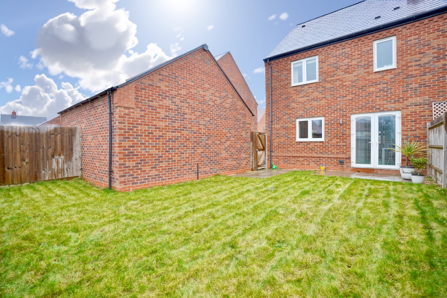 3 bed semi-detached house for sale in Hetley Close, Huntingdon  - Property Image 13