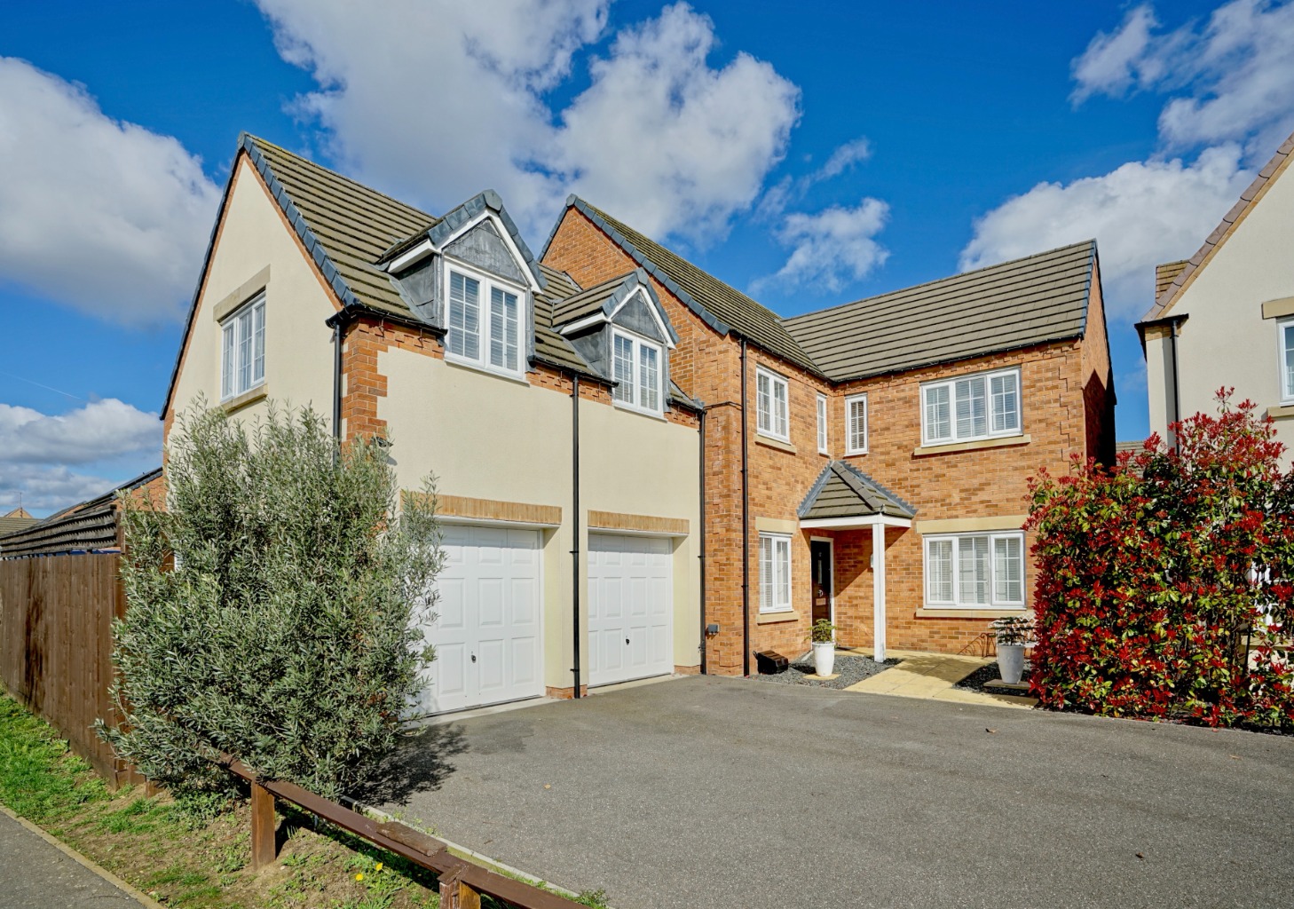 5 bed detached house for sale in Magnus Close, Peterborough  - Property Image 1