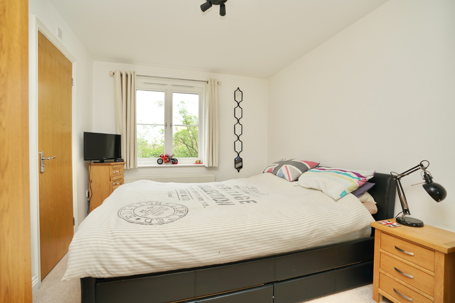 2 bed flat for sale in Leas Close, St. Ives 3