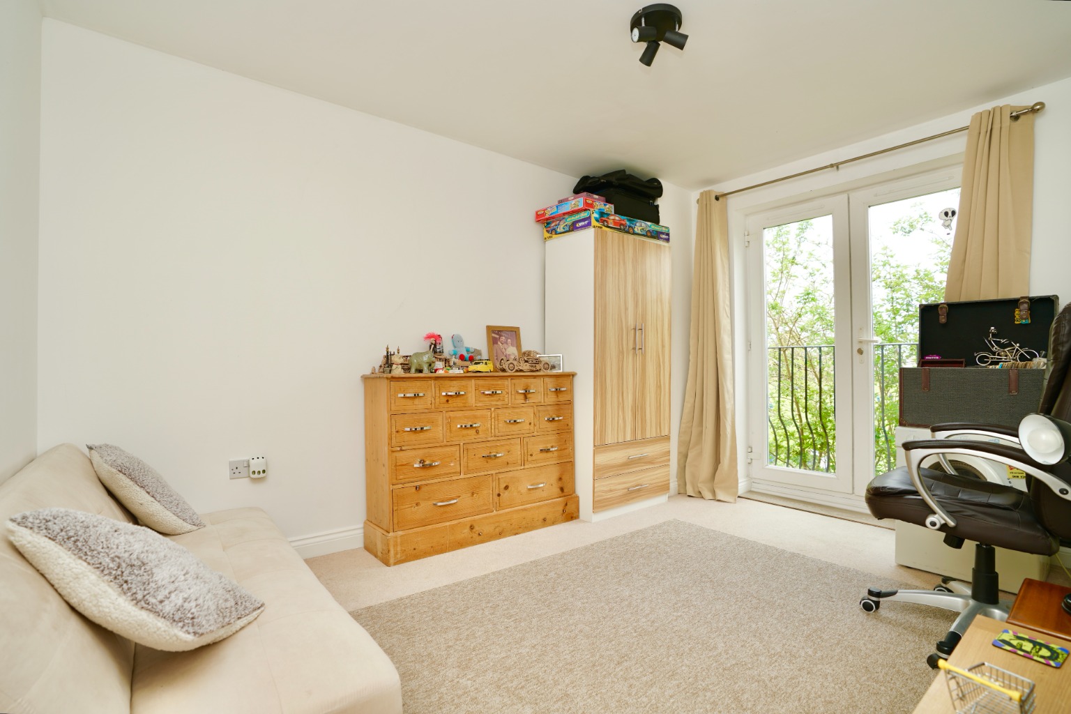 2 bed flat for sale in Leas Close, St. Ives 6
