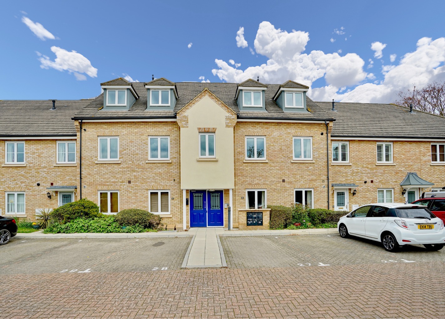 2 bed flat for sale in Leas Close, St Ives - Property Image 1