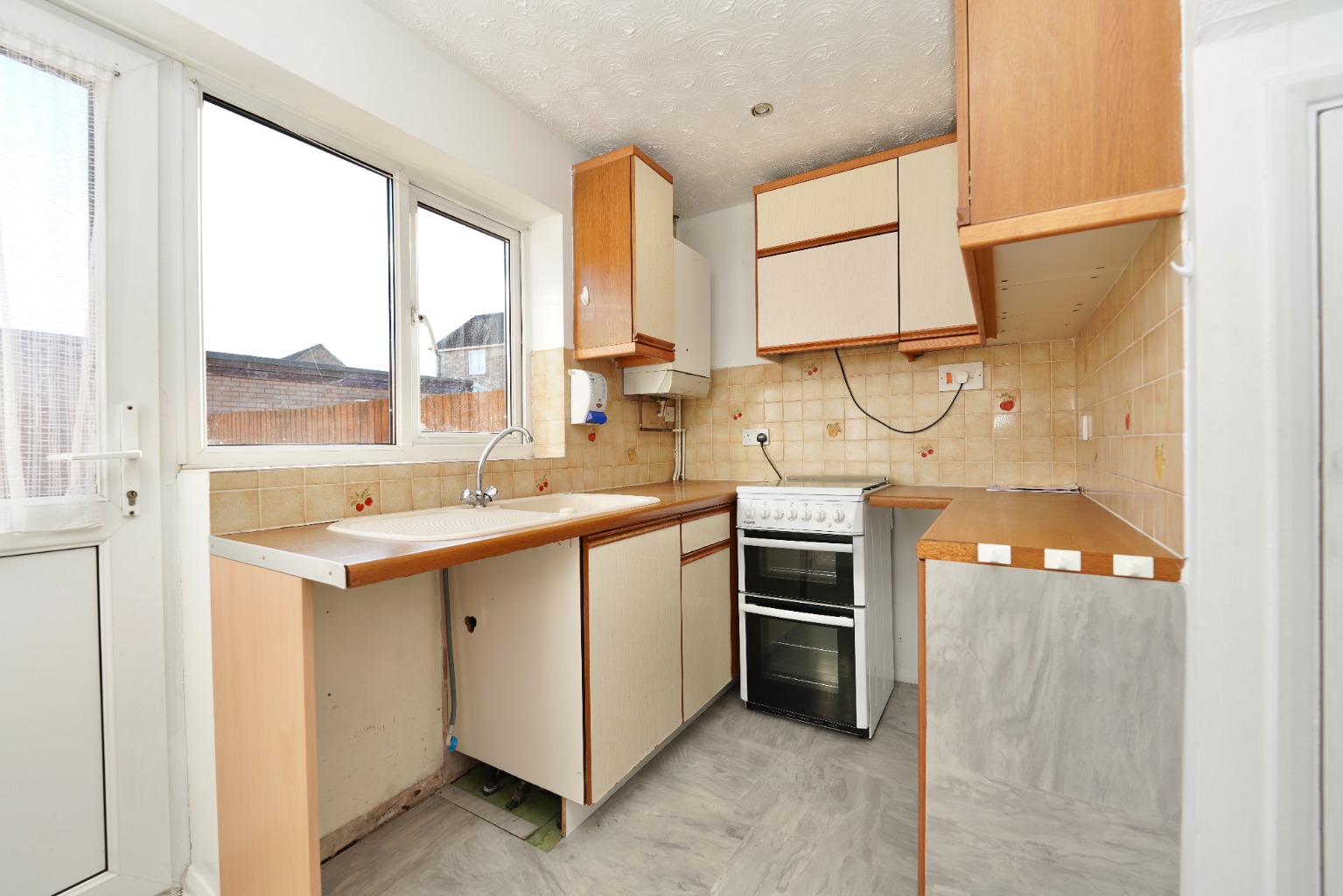 2 bed terraced house for sale in Potton Road, Huntingdon  - Property Image 3