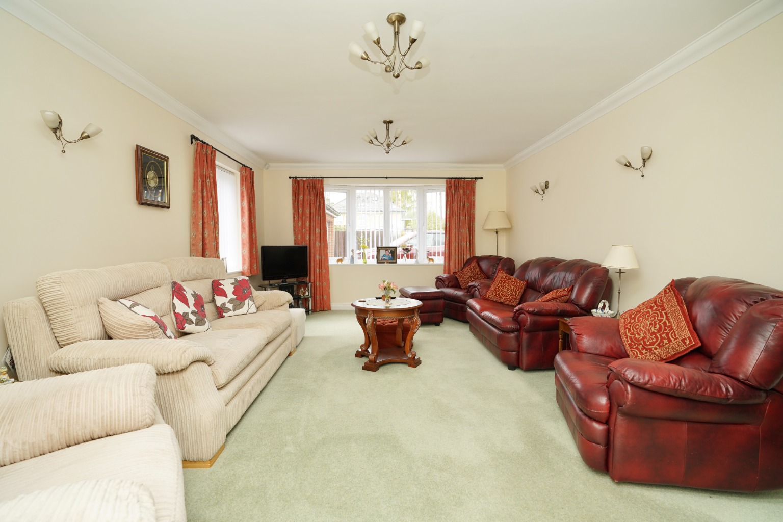 3 bed detached bungalow for sale in Library Walk, Huntingdon 2