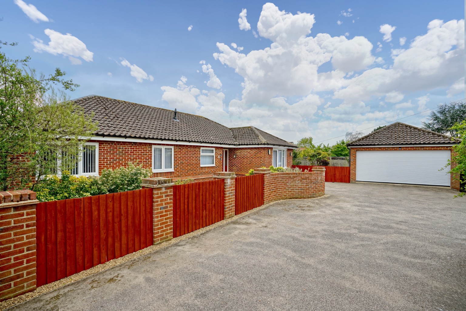 3 bed detached bungalow for sale in Library Walk, Huntingdon 8
