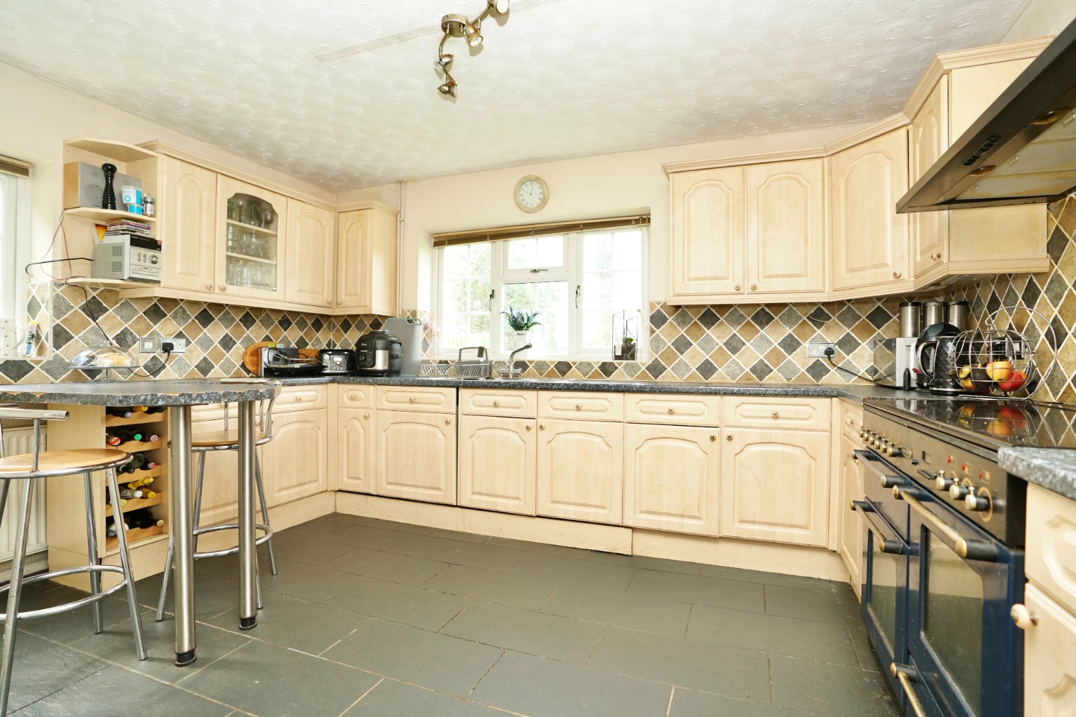 4 bed detached house for sale in Graveley Way, Huntingdon  - Property Image 4
