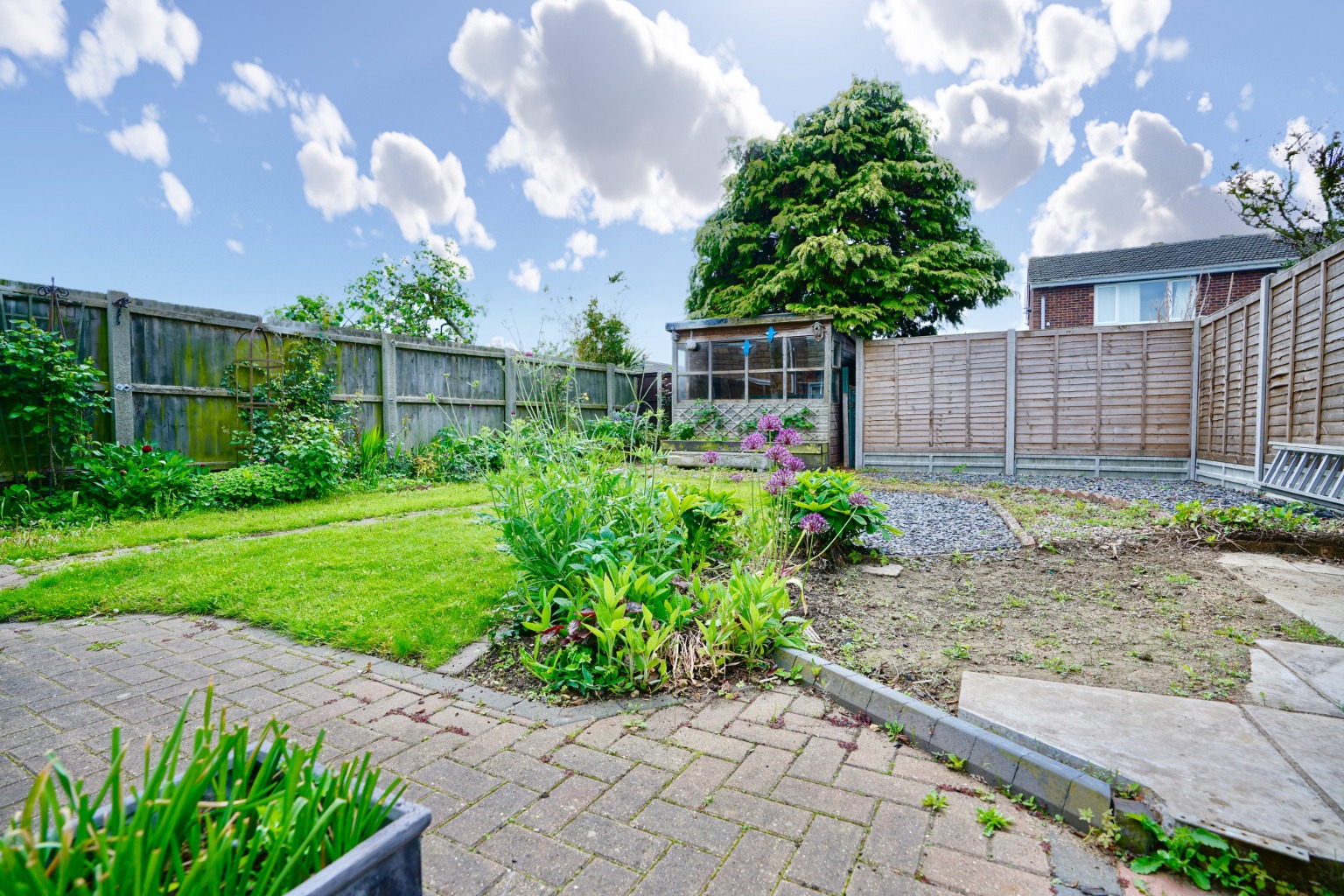 3 bed semi-detached house for sale in Leechcroft, Huntingdon 2