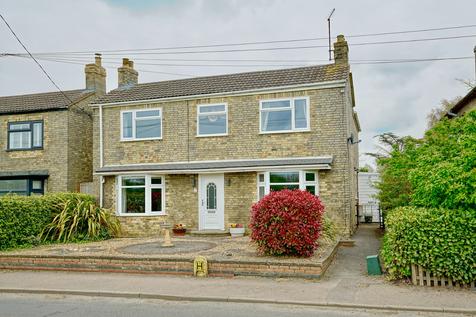 3 bed detached house for sale in Colne Road, Huntingdon - Property Image 1