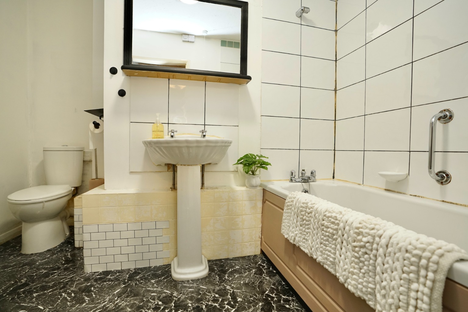 2 bed ground floor flat for sale in Grammar School Walk, Huntingdon 3