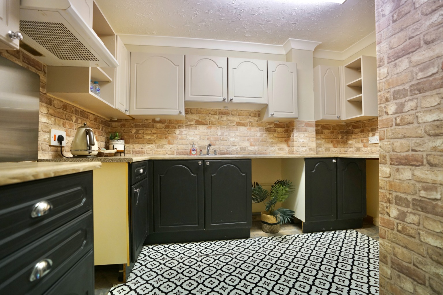 2 bed ground floor flat for sale in Grammar School Walk, Huntingdon 2