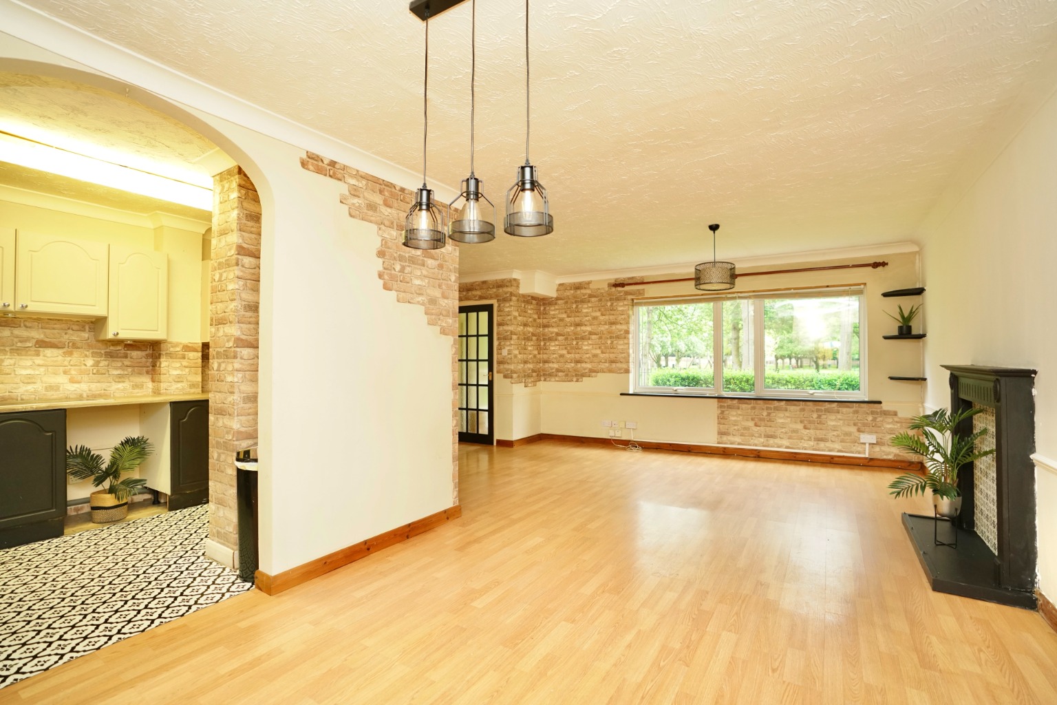 2 bed ground floor flat for sale in Grammar School Walk, Huntingdon 1