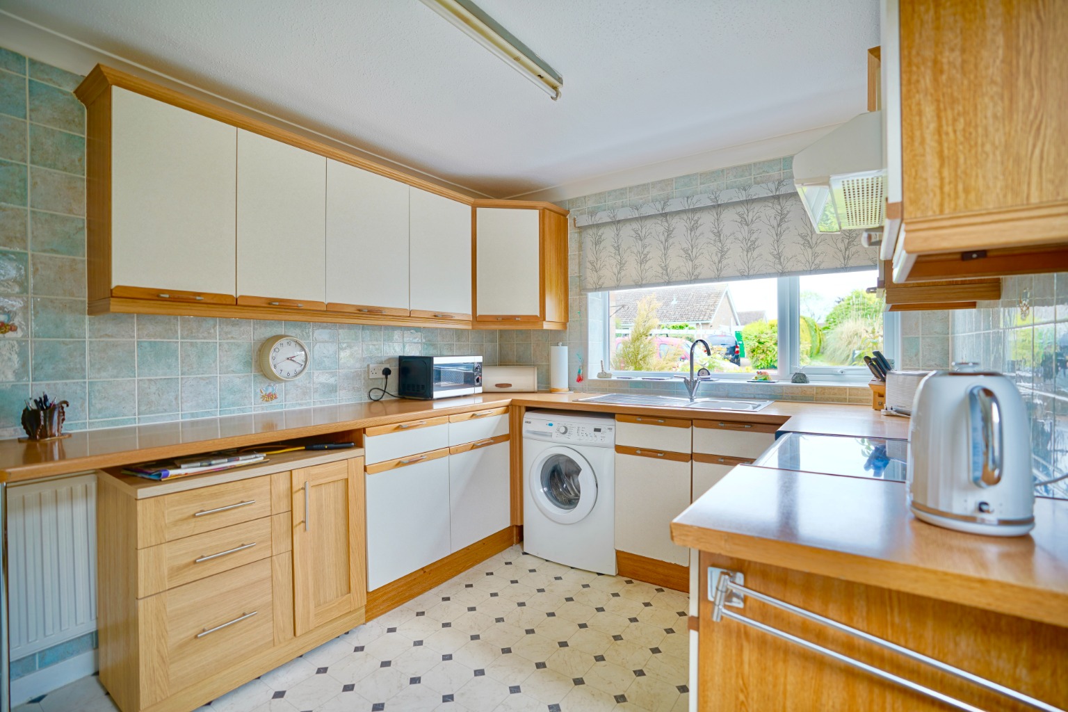 3 bed detached bungalow for sale in Ashton Close, St Ives  - Property Image 3