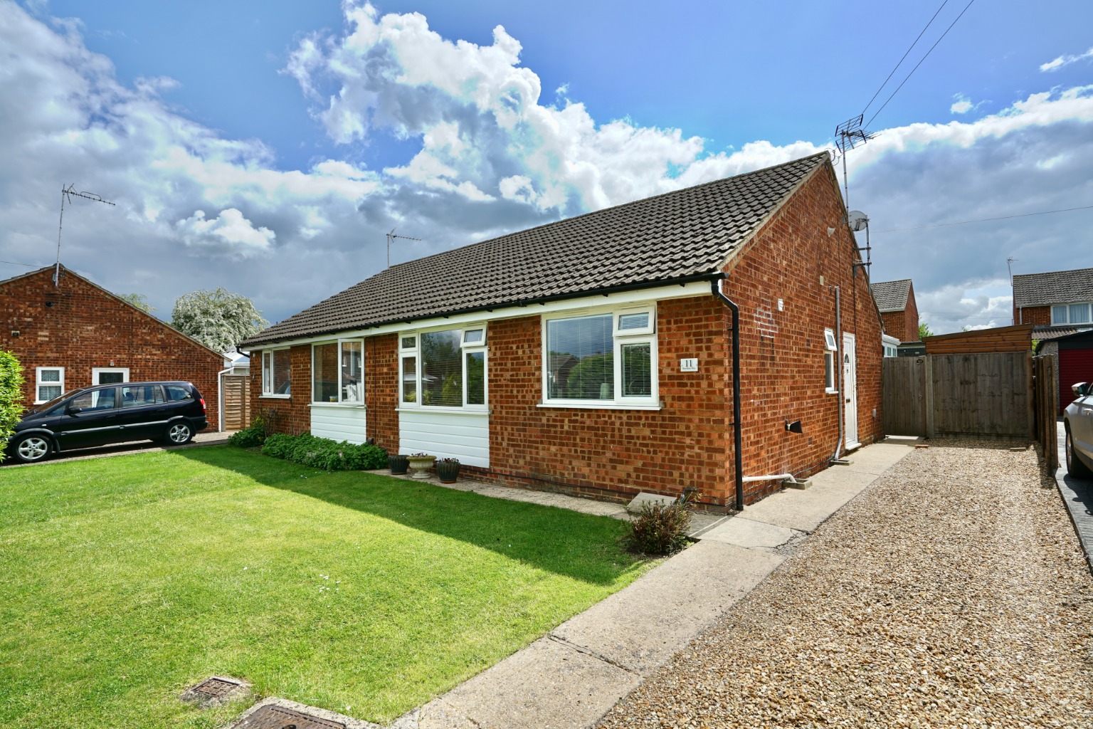 2 bed semi-detached bungalow for sale in Hawthorn Way, St Ives - Property Image 1