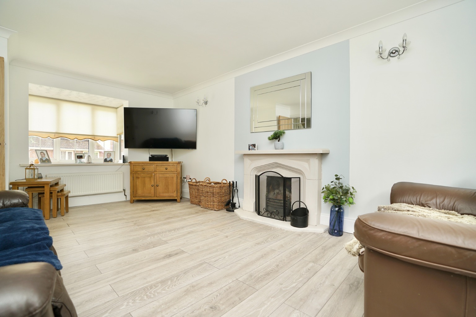 4 bed detached house for sale in Beech End, Huntingdon 3