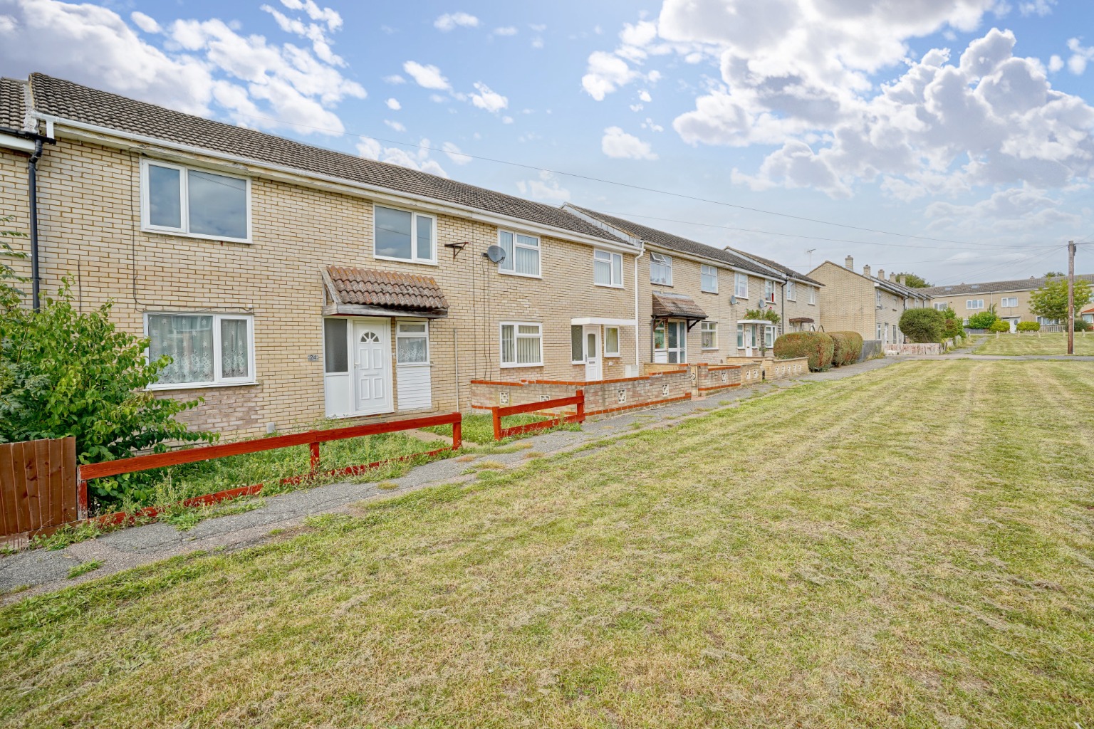 3 bed terraced house for sale in Shelley Close, Huntingdon 9