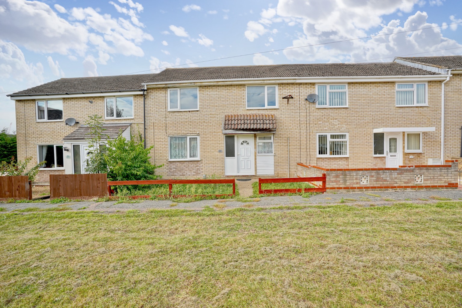 3 bed terraced house for sale in Shelley Close, Huntingdon - Property Image 1
