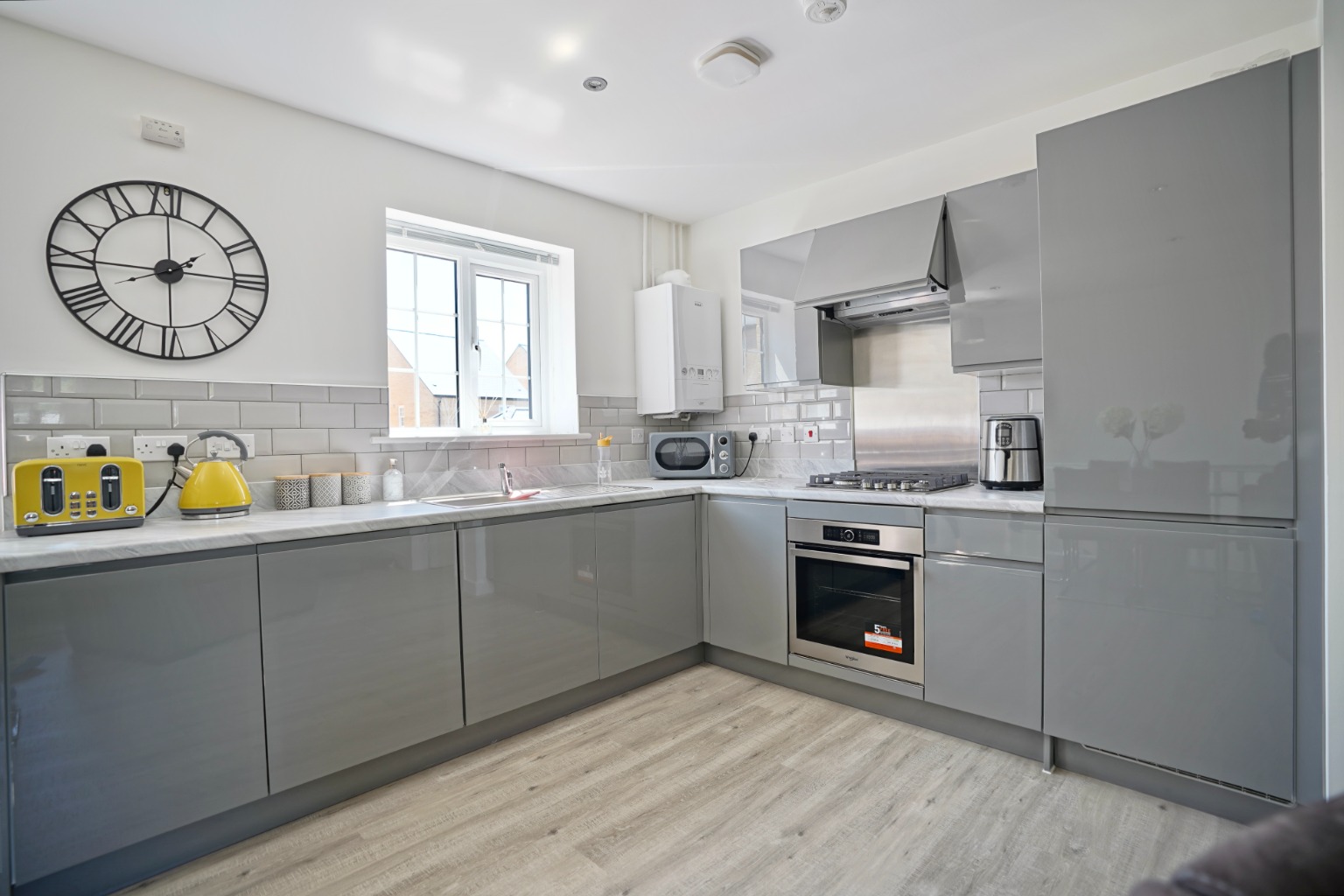 2 bed detached house for sale in Central Avenue, Huntingdon 3