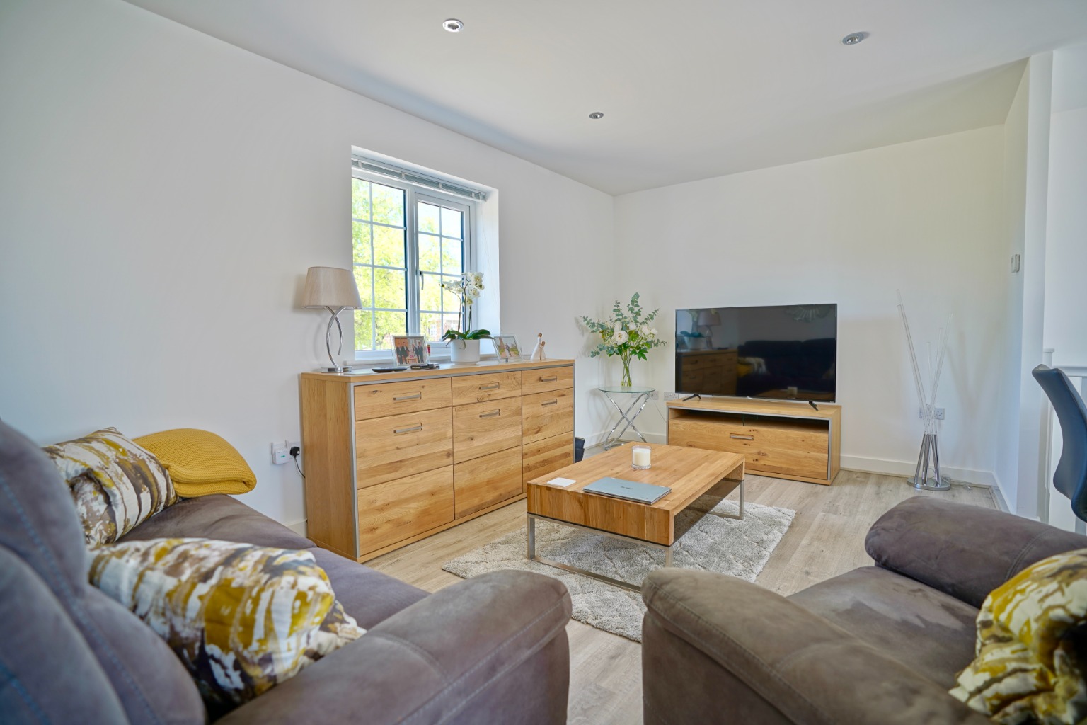 2 bed detached house for sale in Central Avenue, Huntingdon  - Property Image 3