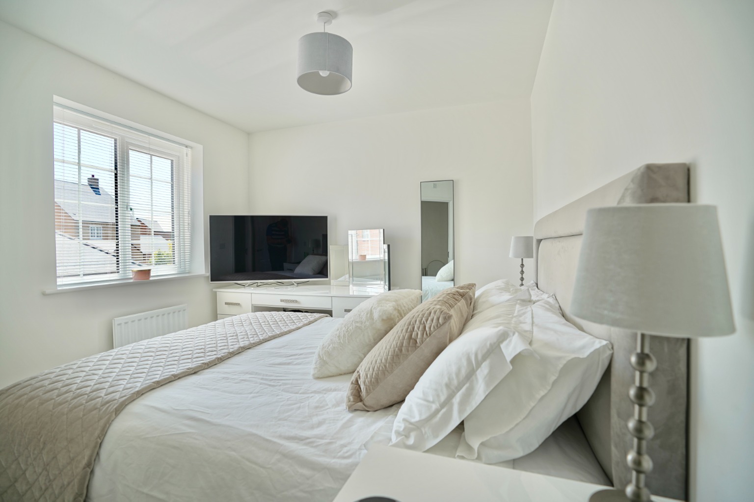 2 bed detached house for sale in Central Avenue, Huntingdon 4