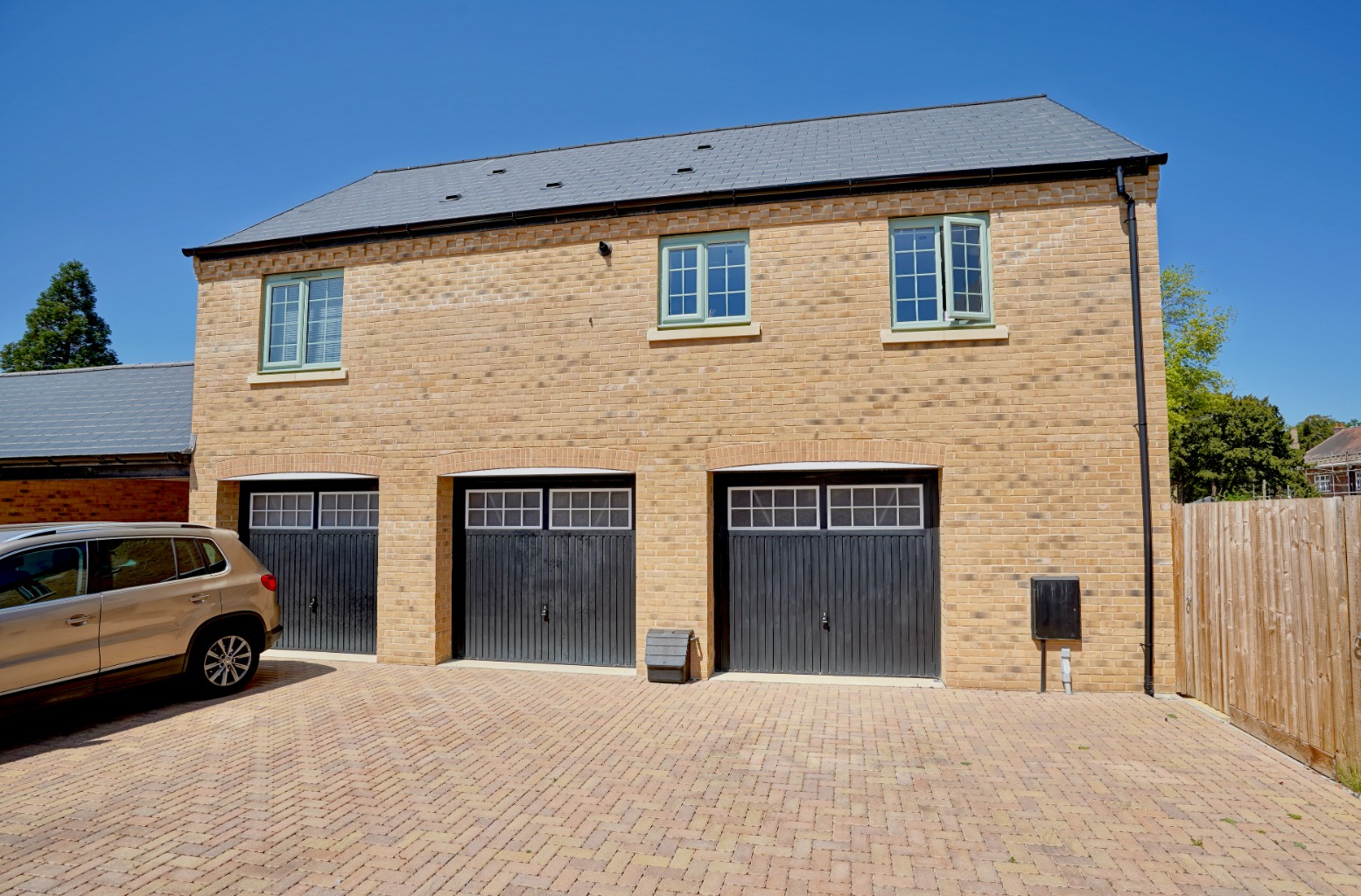 2 bed detached house for sale in Central Avenue, Huntingdon 1