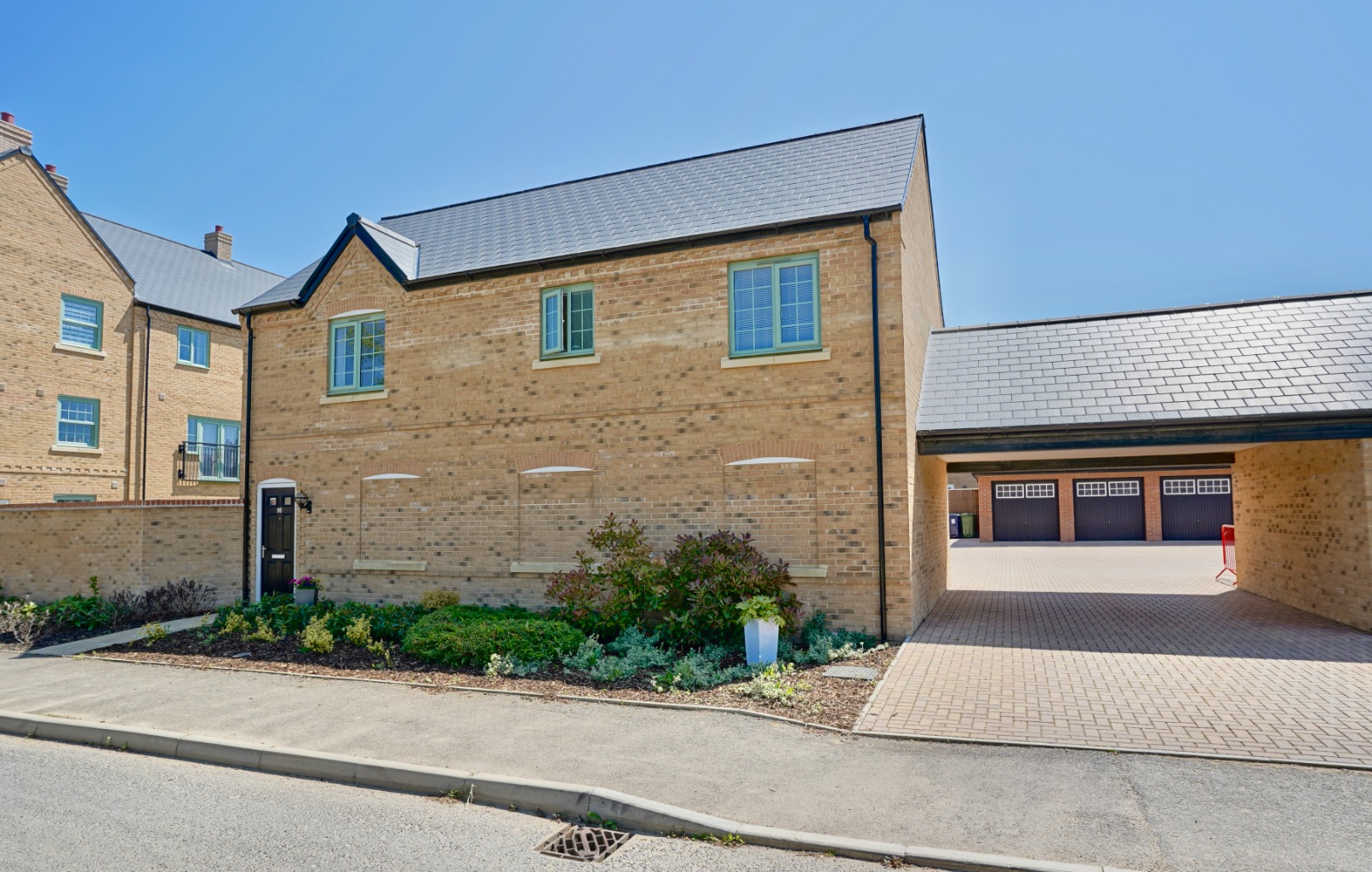 2 bed detached house for sale in Central Avenue, Huntingdon 8