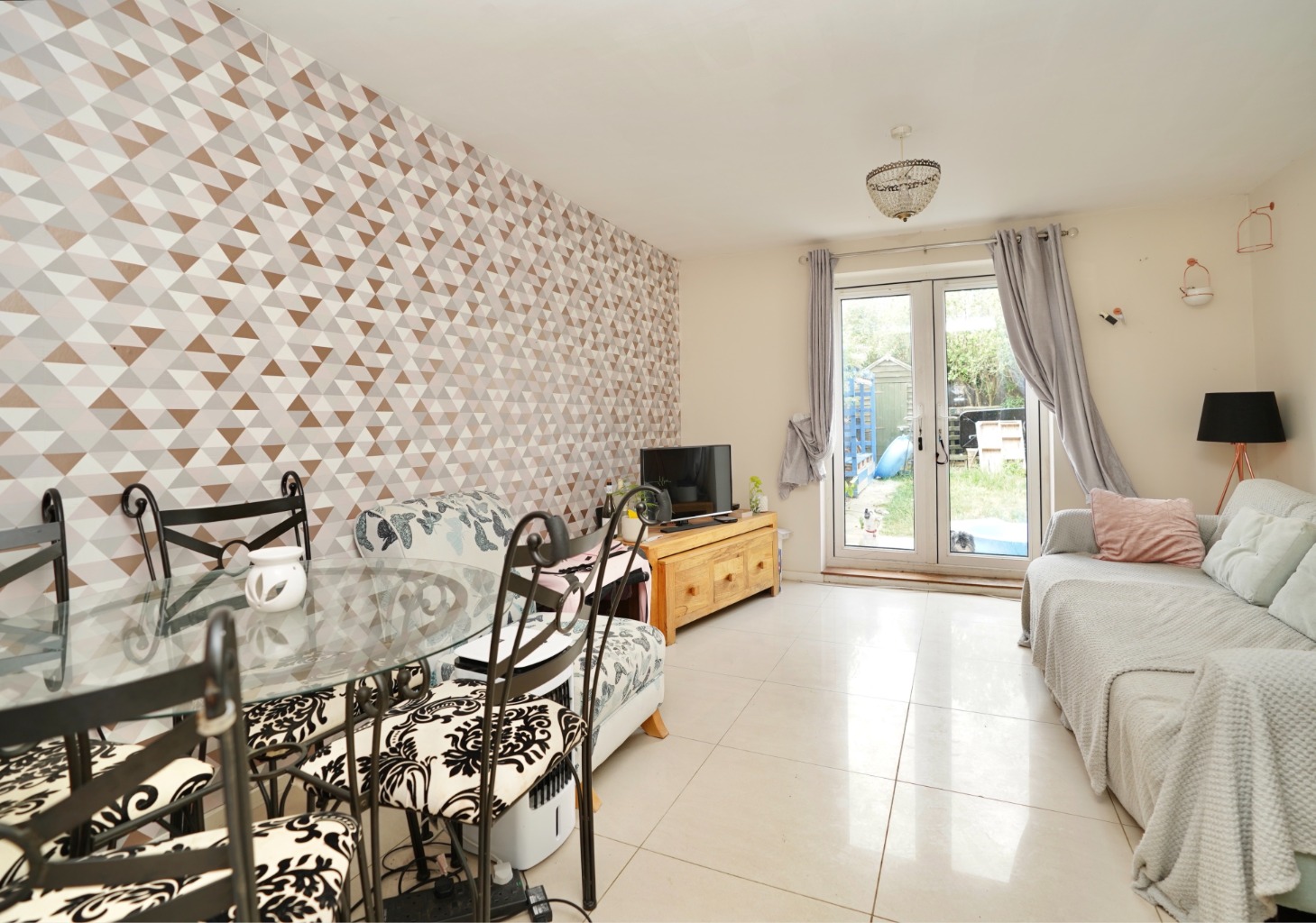 2 bed terraced house for sale in Ruston Close, Huntingdon 2