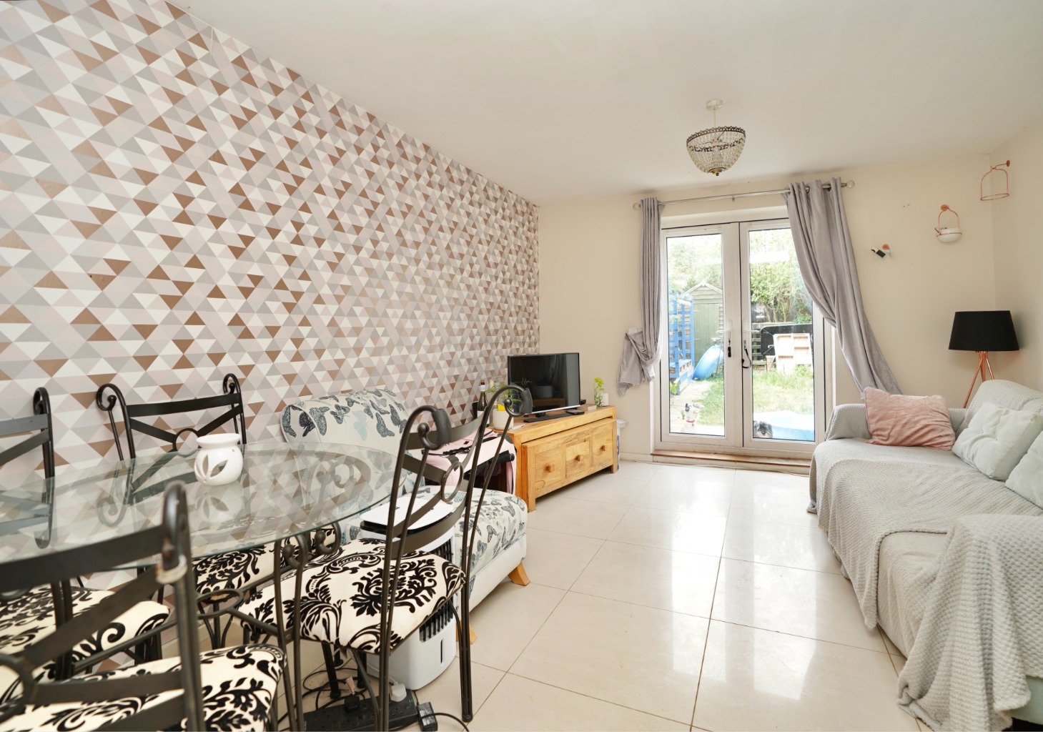 2 bed terraced house for sale in Ruston Close, Huntingdon  - Property Image 3