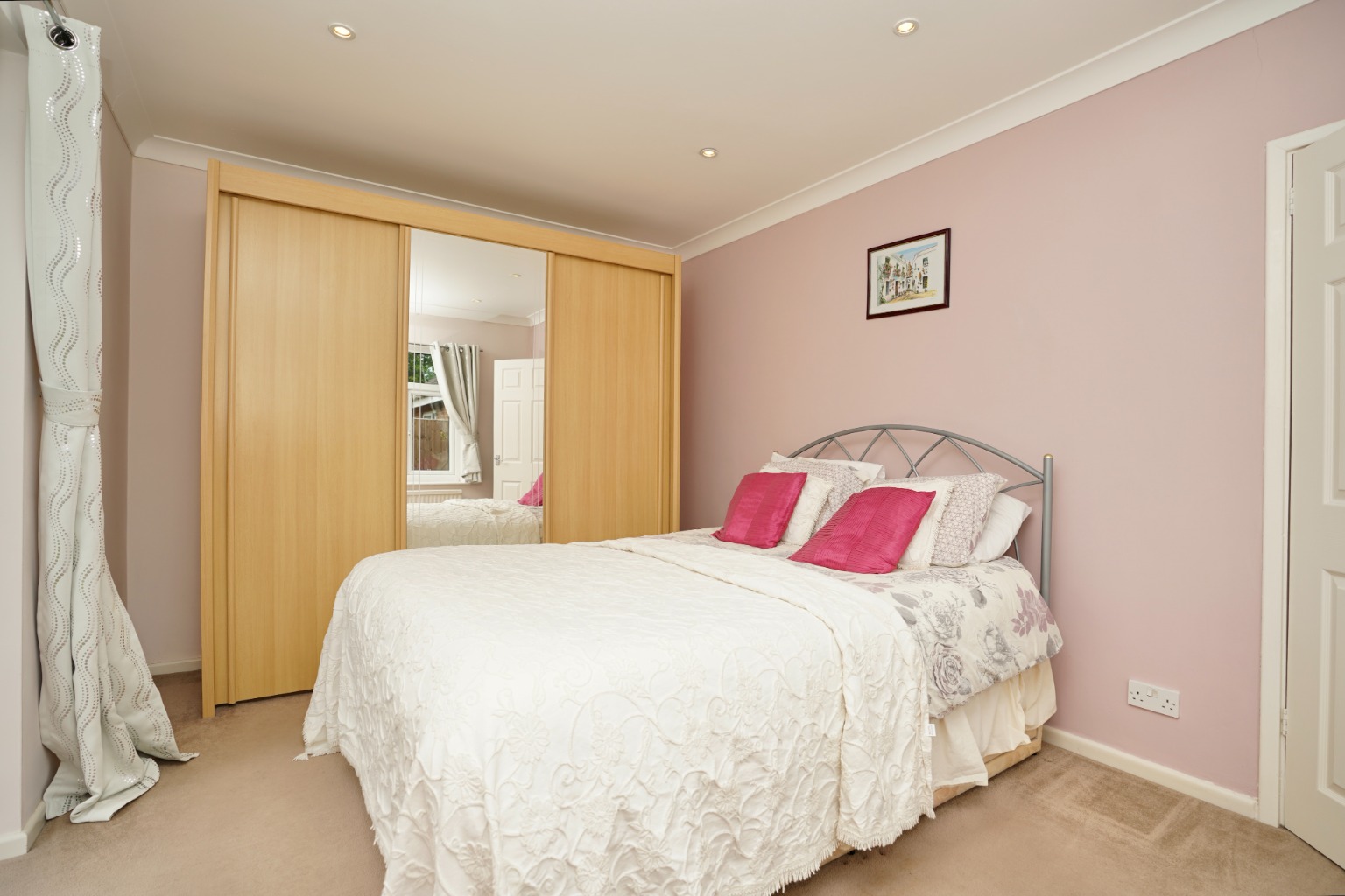 3 bed detached bungalow for sale in Desborough Road, Huntingdon 5