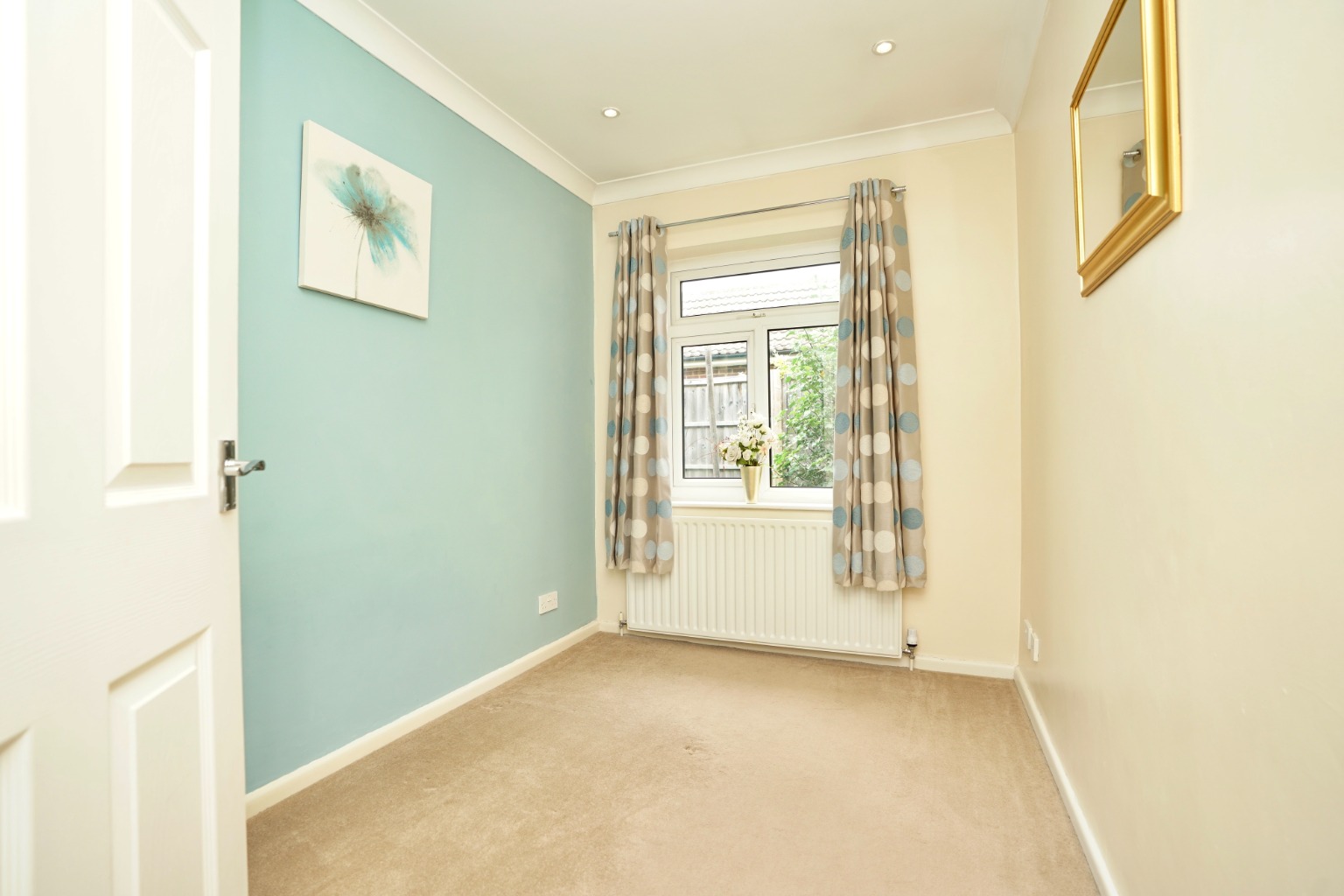 3 bed detached bungalow for sale in Desborough Road, Huntingdon 6