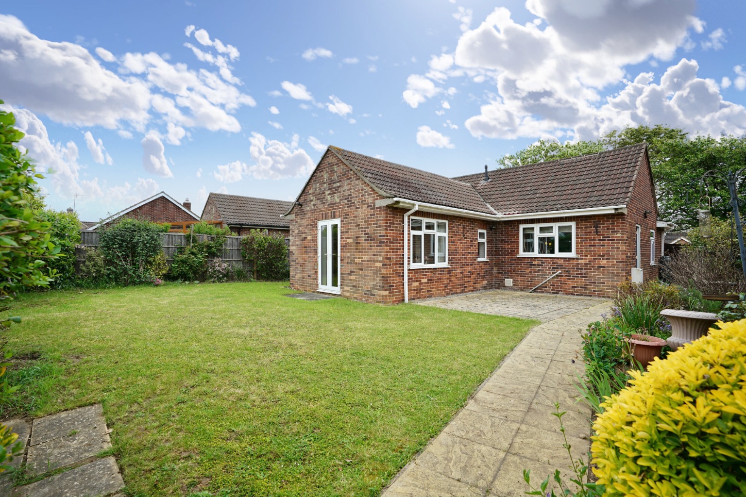 3 bed detached bungalow for sale in Desborough Road, Huntingdon 3