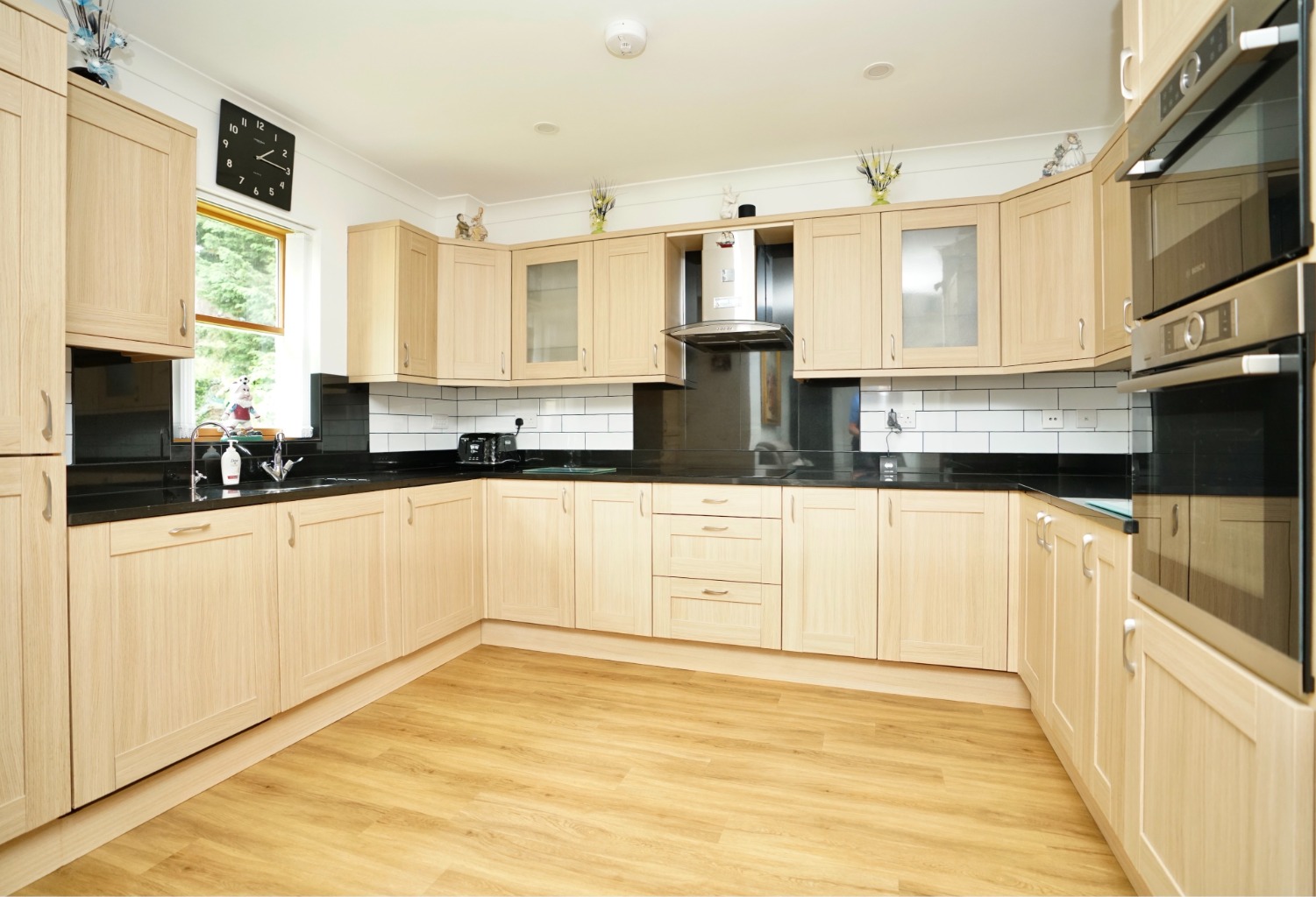2 bed flat for sale in Thicket Dr, Huntingdon 2