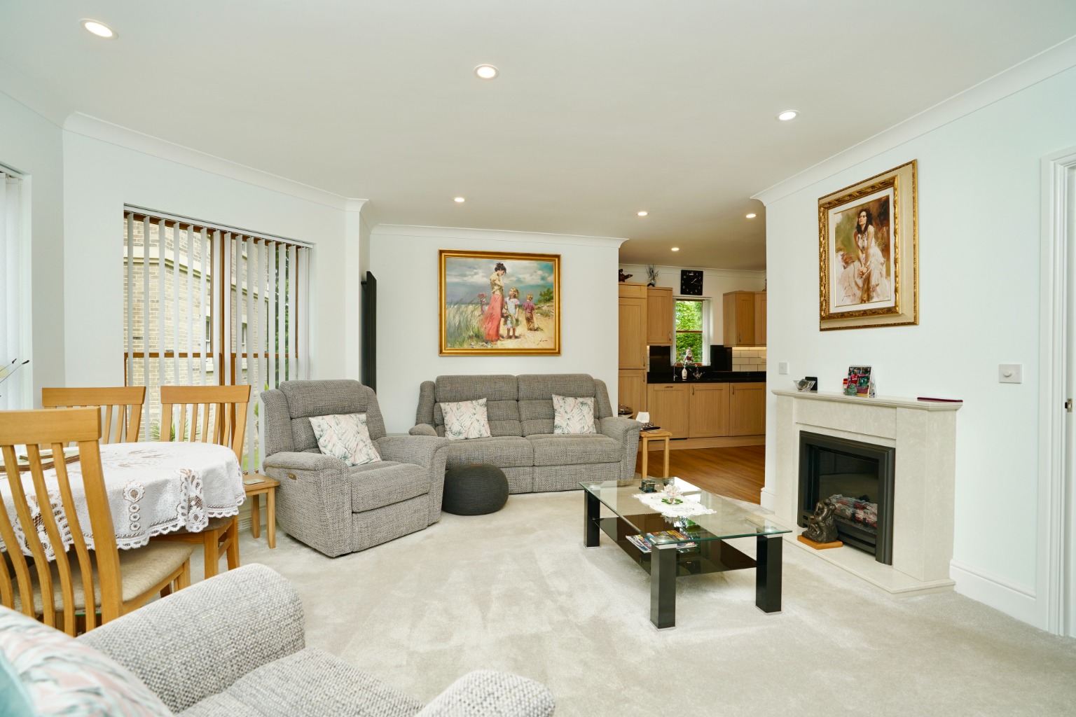 2 bed flat for sale in Thicket Dr, Huntingdon 5