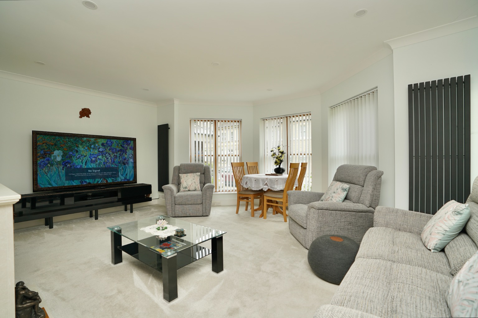 2 bed flat for sale in Thicket Dr, Huntingdon 1