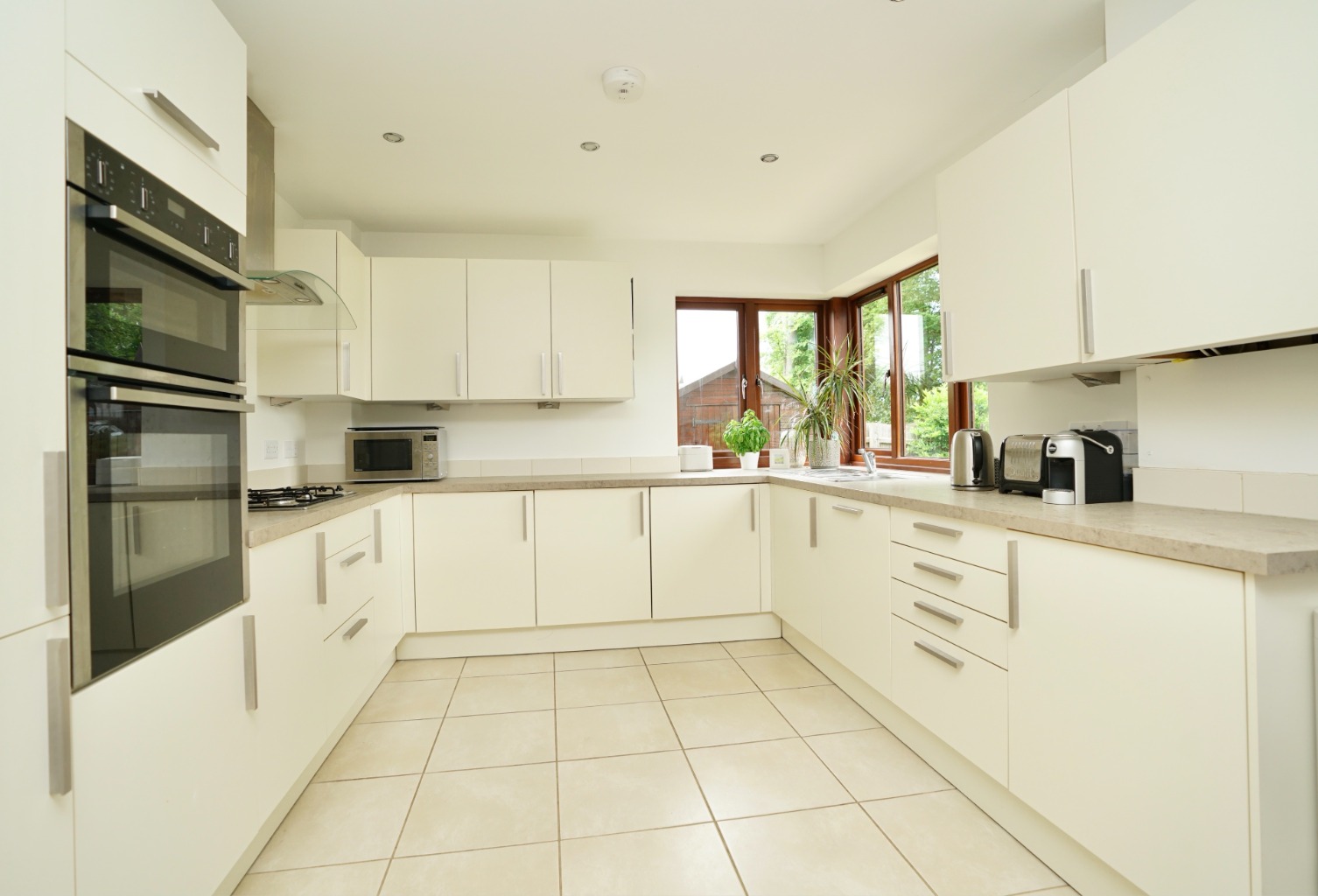 3 bed end of terrace house for sale in Garner Close, Huntingdon 1