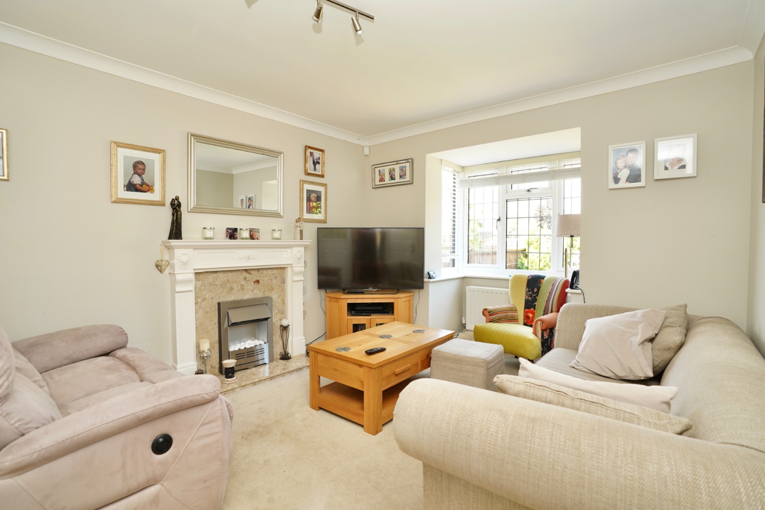 4 bed detached house for sale in Lake Way, Huntingdon  - Property Image 3