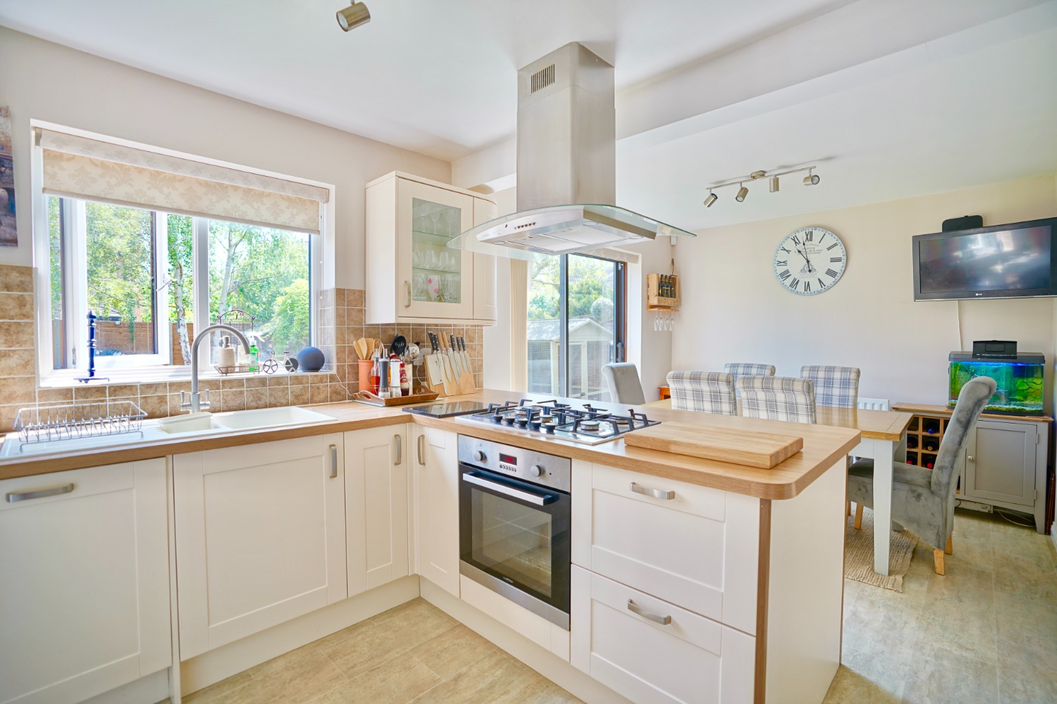 4 bed detached house for sale in Lake Way, Huntingdon 1
