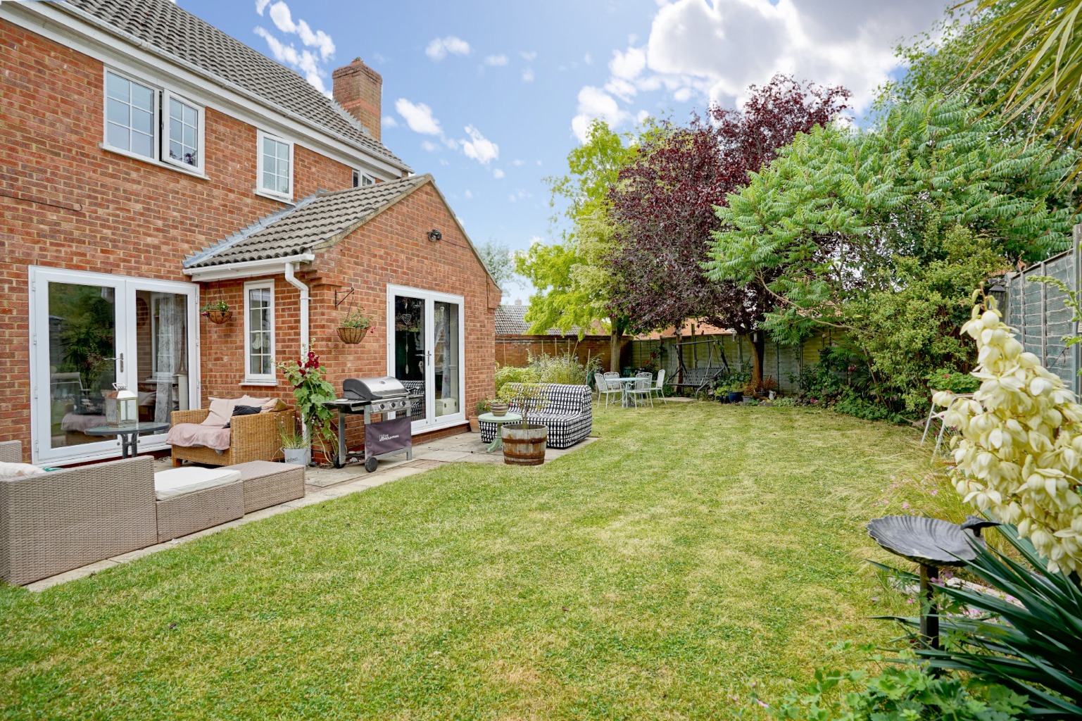 4 bed detached house for sale in Bluegate, Huntingdon 3